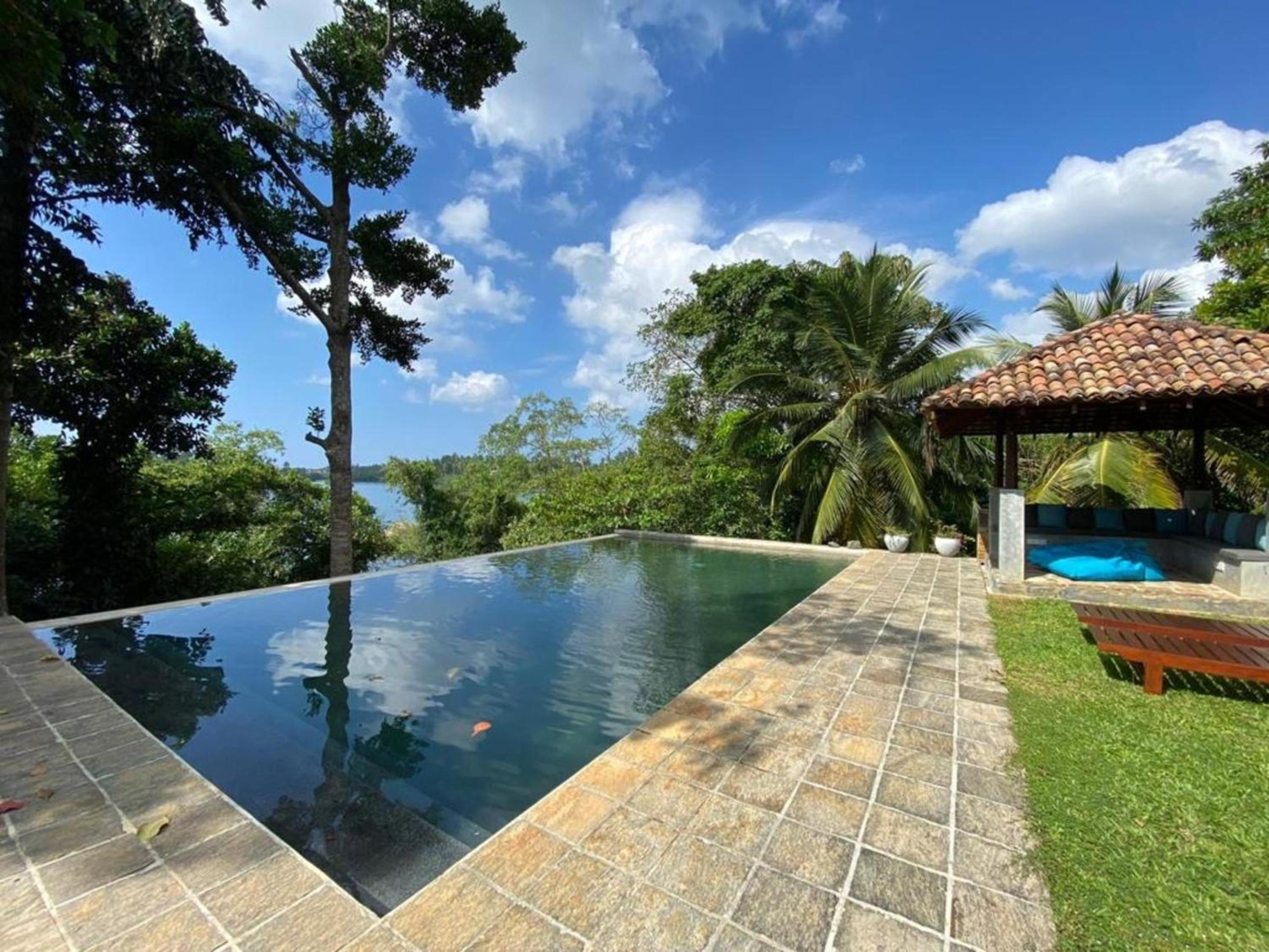 Three-Bedroom Villa photo 3