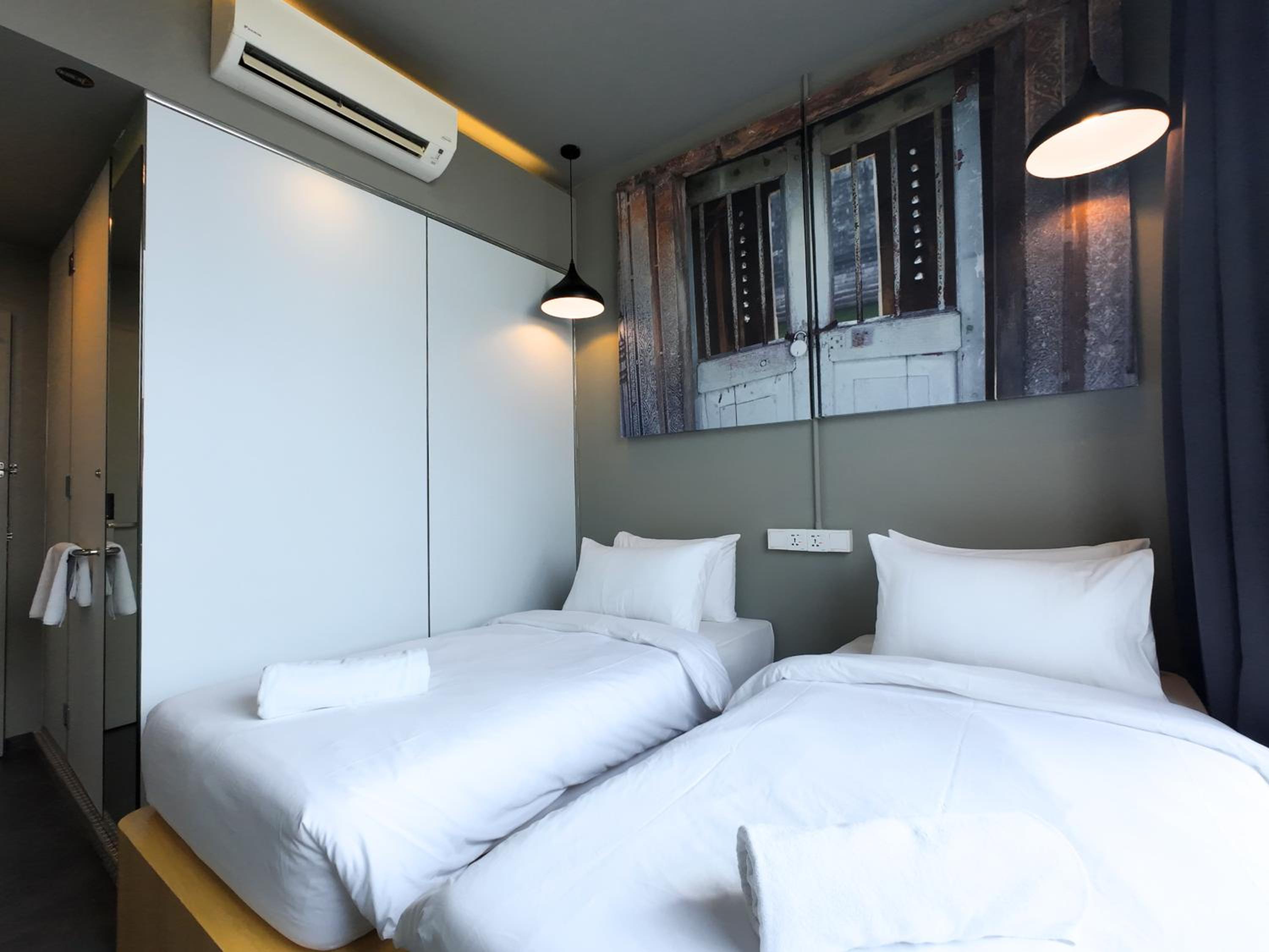 Standard Twin Room - Photo 8