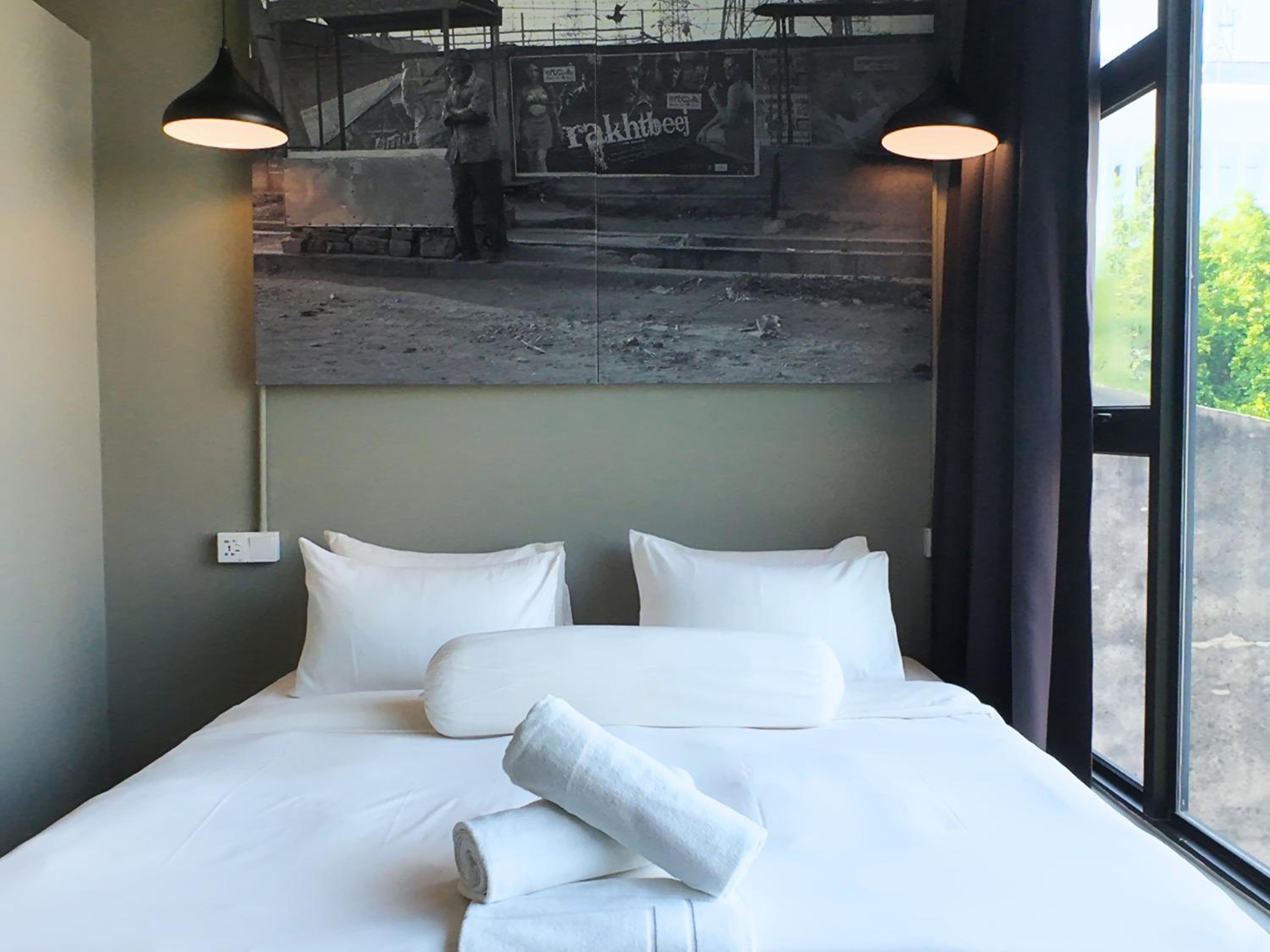 Deluxe King Room - Photo 7