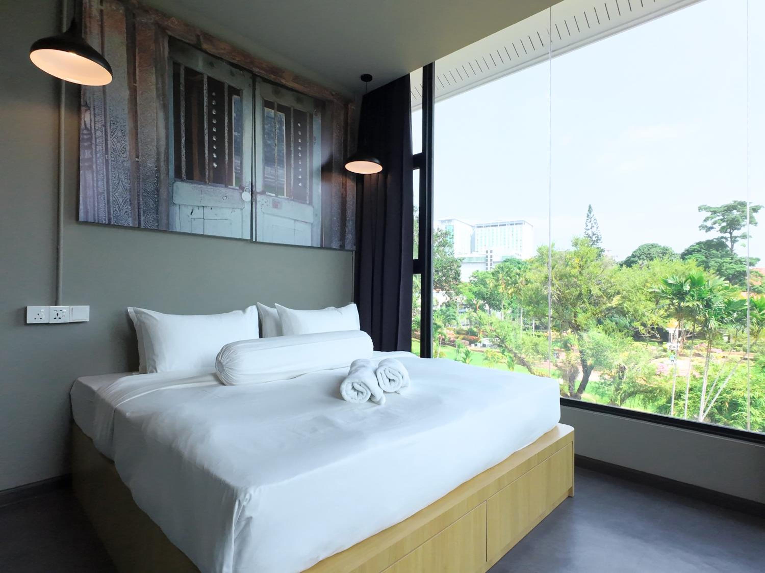 Deluxe King Room - Photo 6