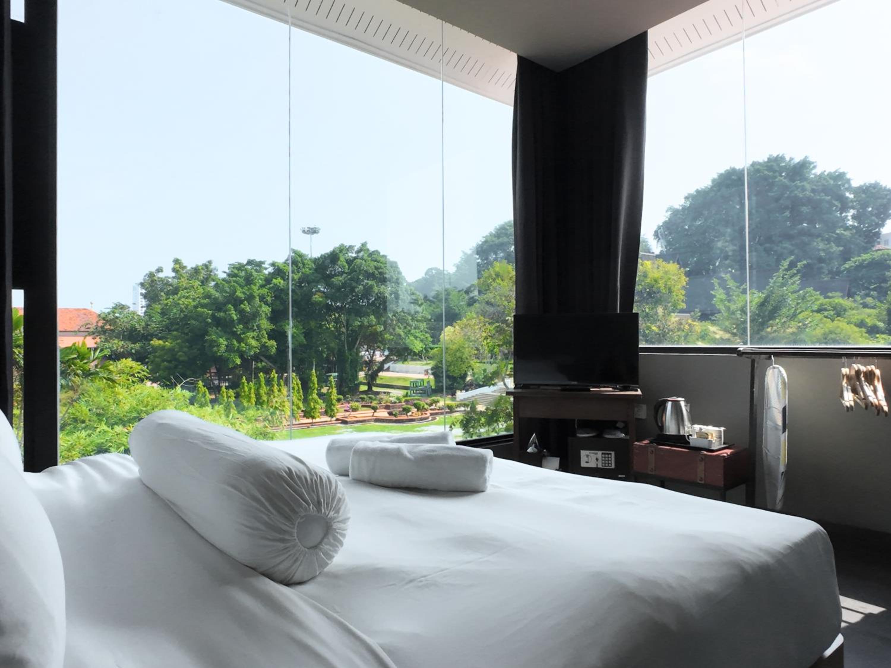 Deluxe King Room - Photo 4