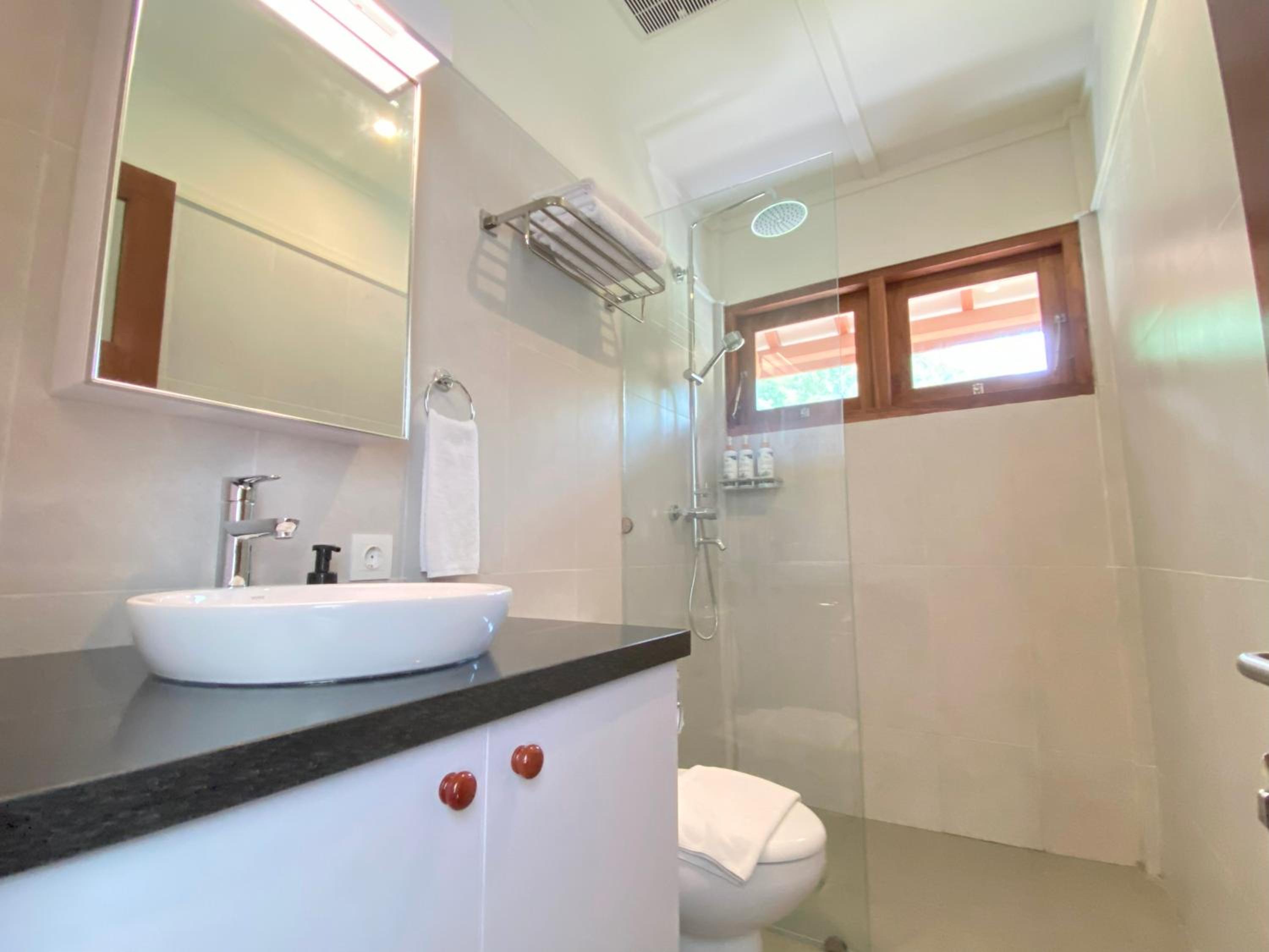 One-Bedroom Bungalow - Photo 14
