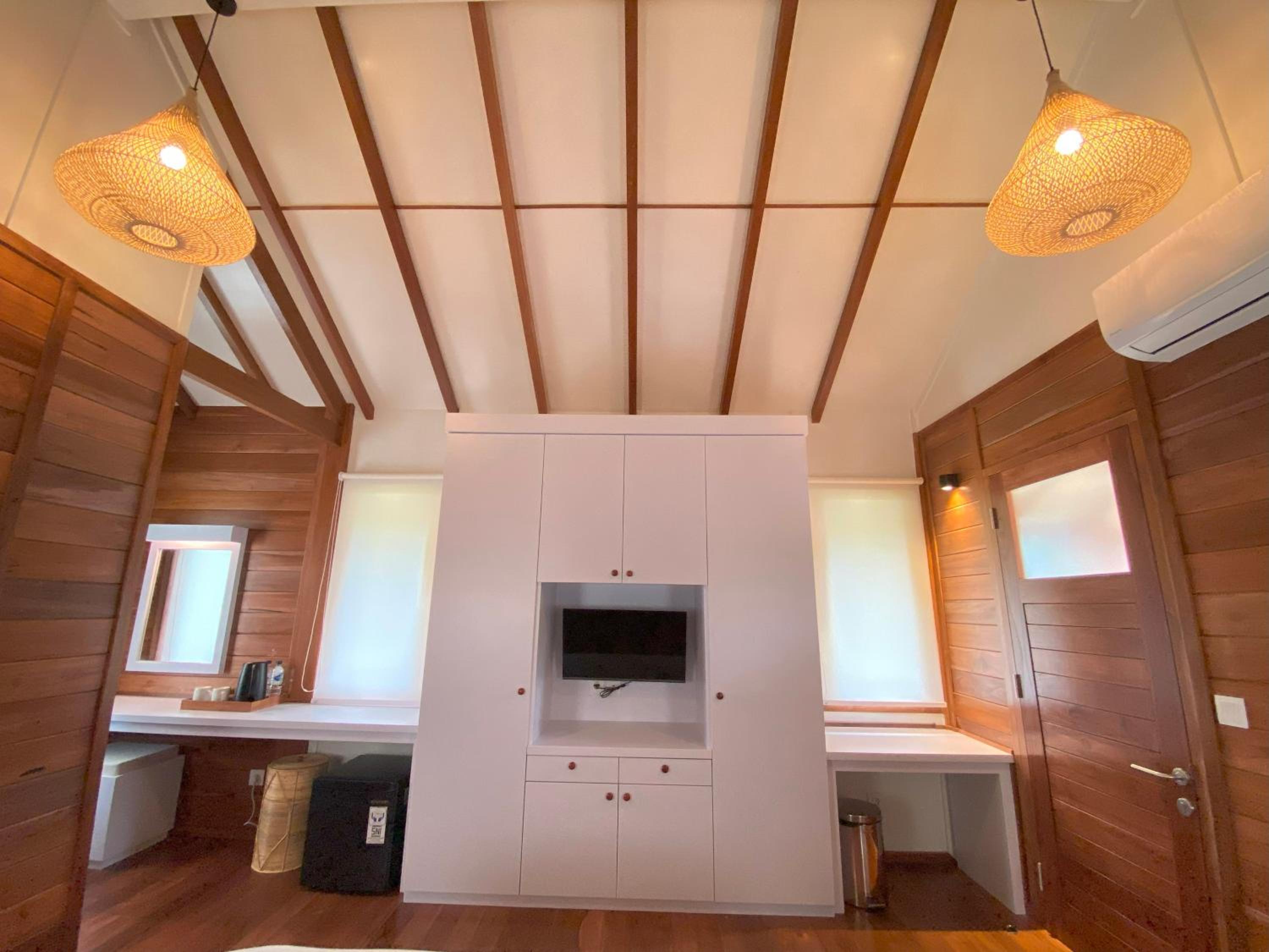 One-Bedroom Bungalow - Photo 16
