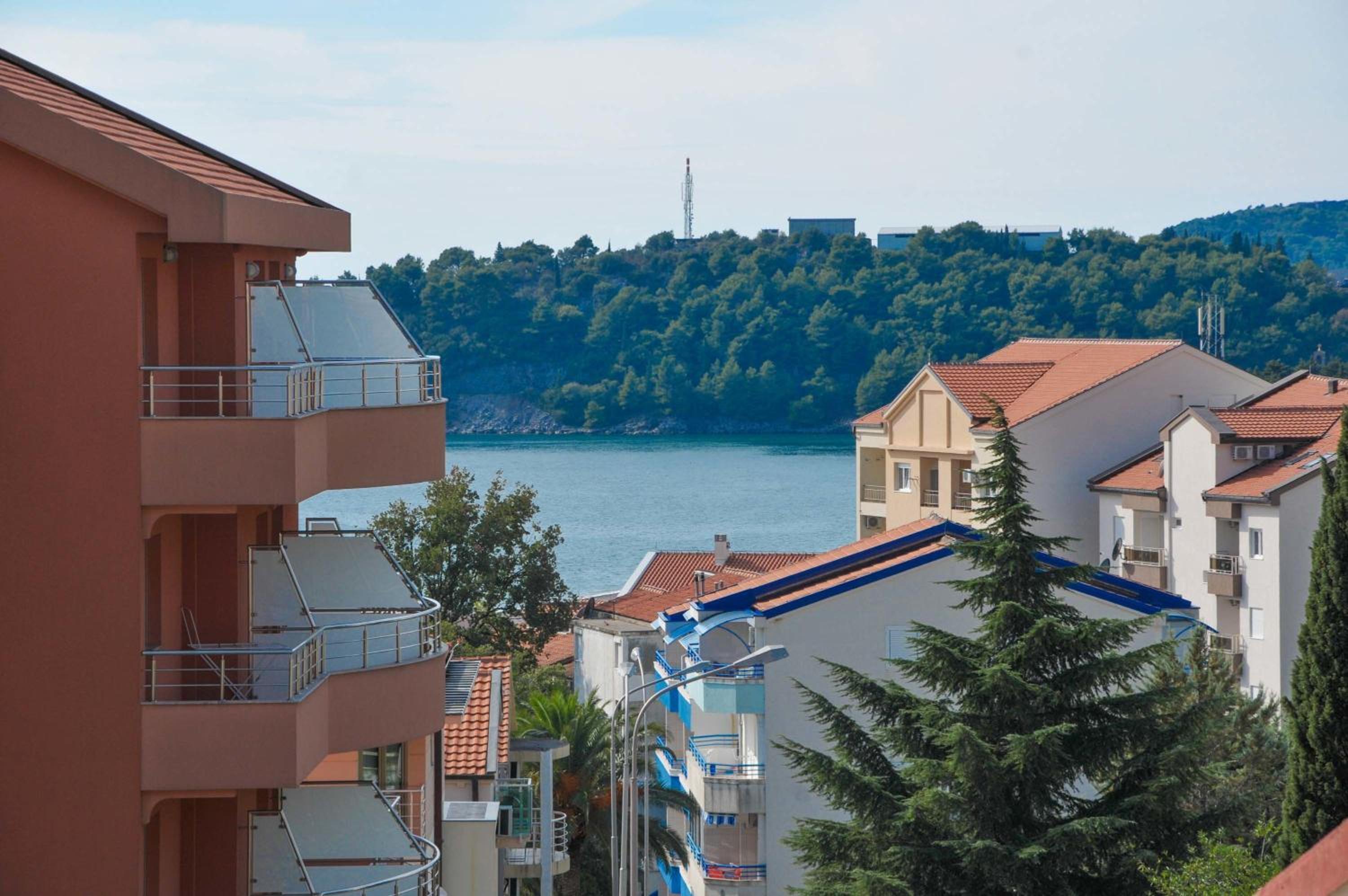 Lux Apartment with 2 Rooms,Balcony and Sea View  - Photo 3