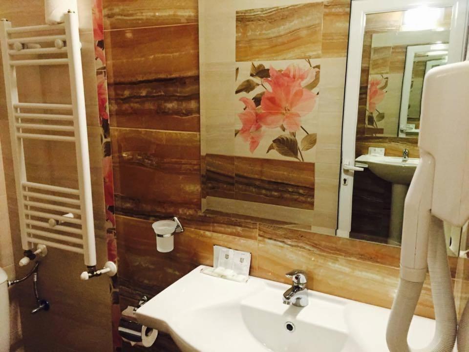 Deluxe Triple Room - Photo 10
