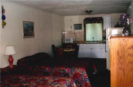 Queen Suite - Non-Smoking photo 1