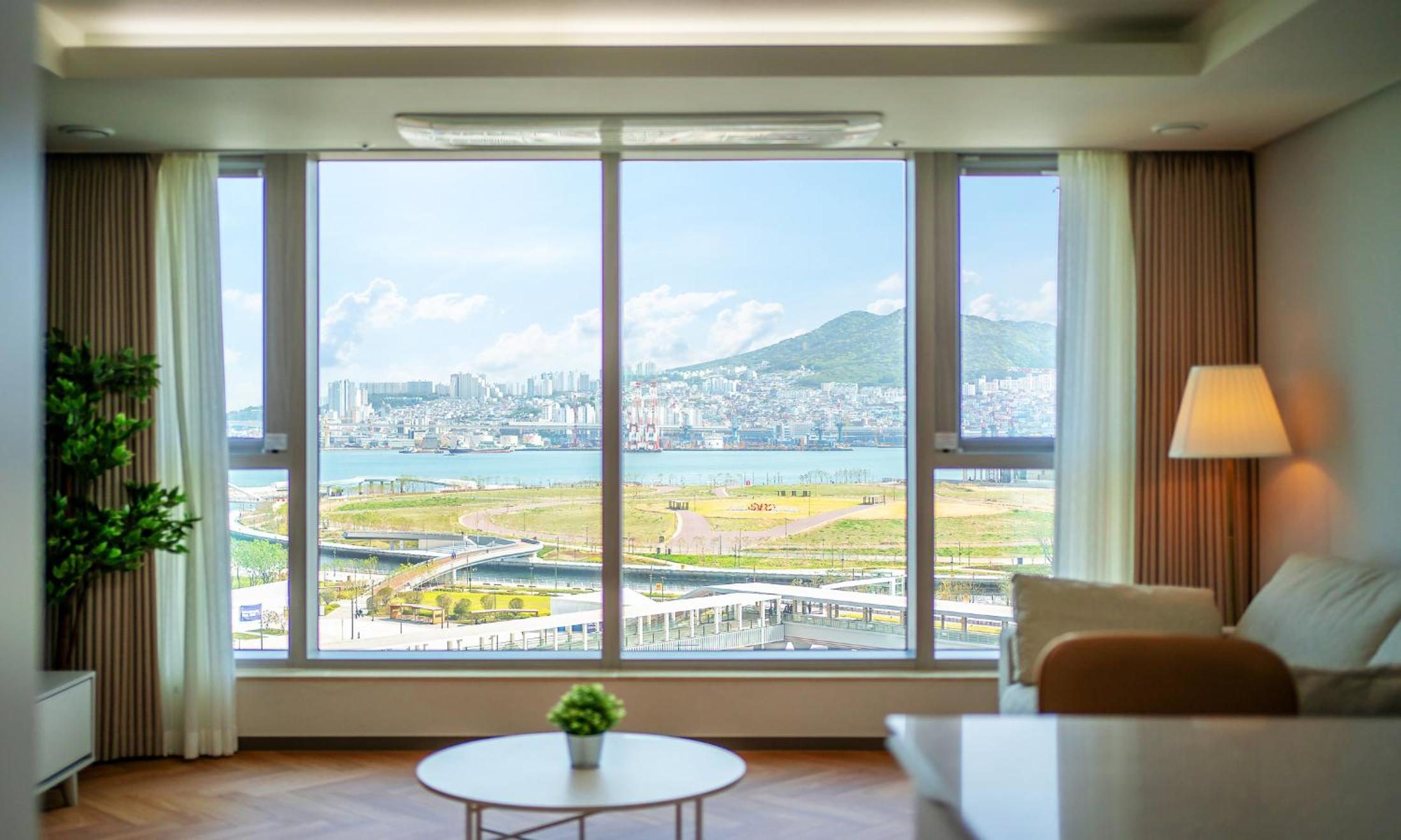 Superior Suite - Photo 8