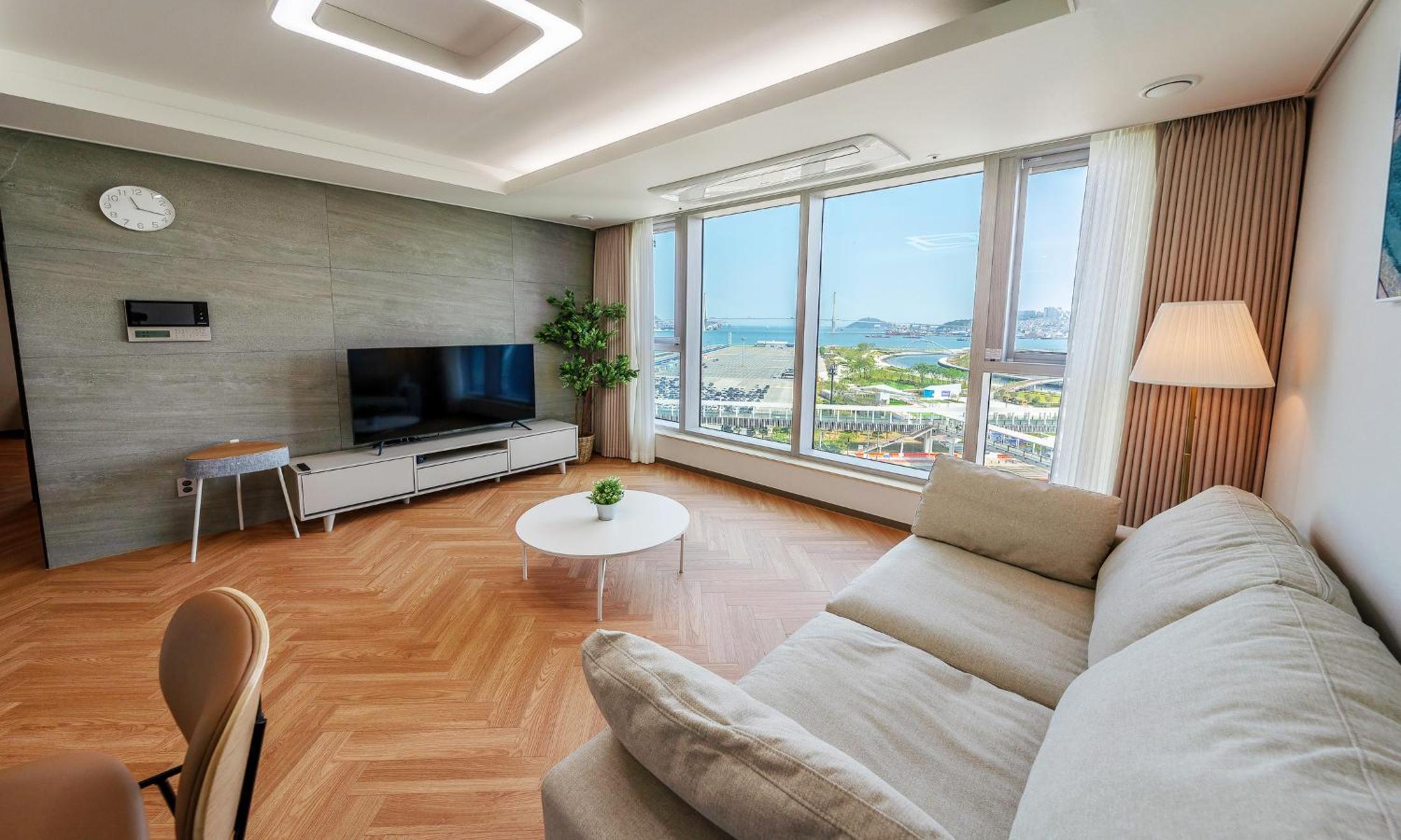 Superior Suite - Photo 11