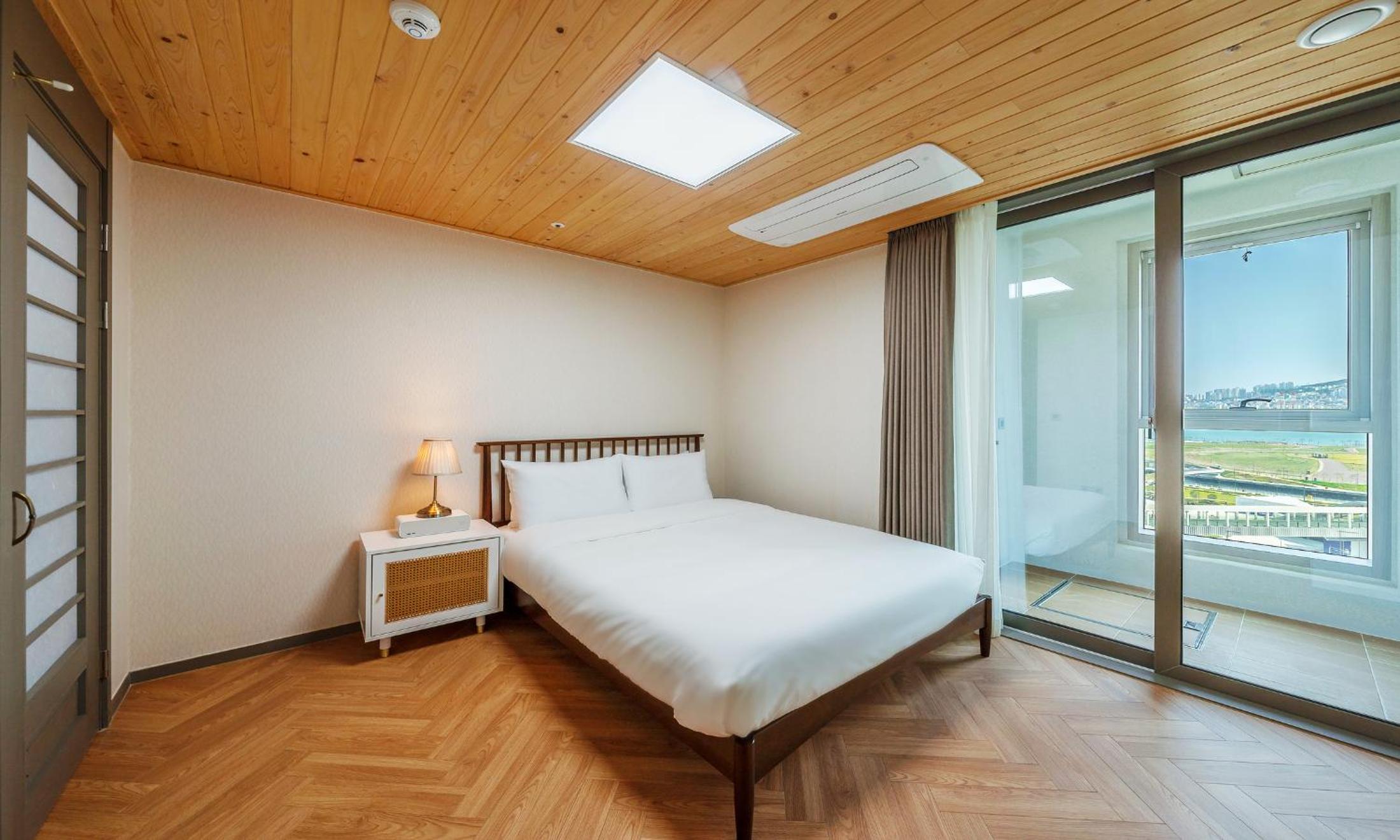 Superior Suite - Photo 10