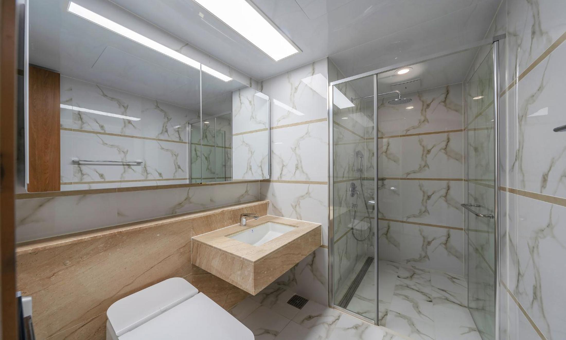 Deluxe Suite - Photo 10