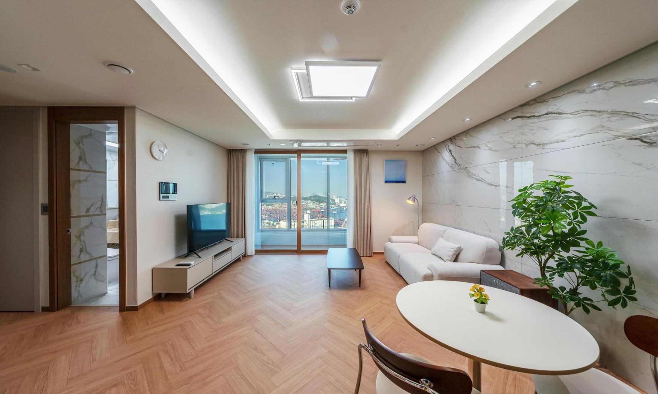 Deluxe Suite - Photo 11