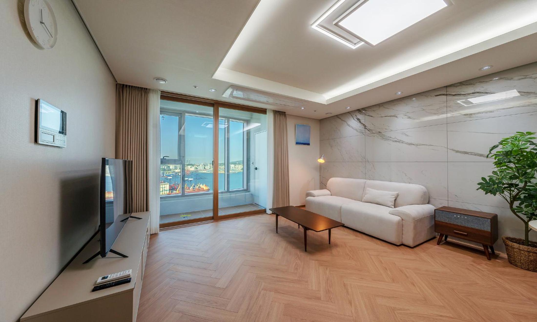 Deluxe Suite - Photo 7