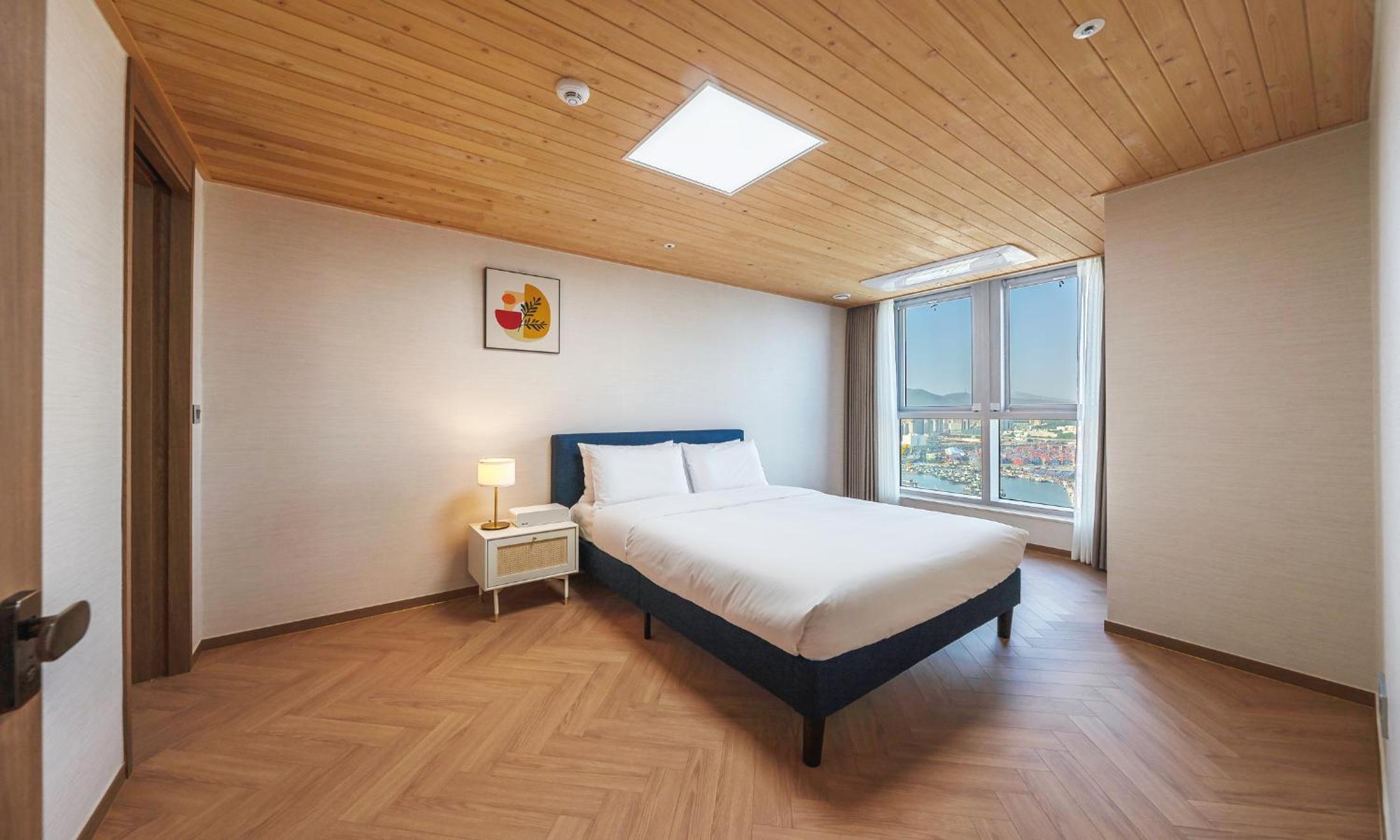 Deluxe Suite - Photo 12