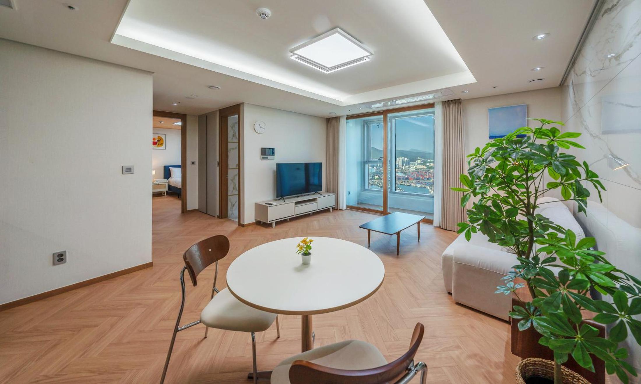 Deluxe Suite - Photo 13