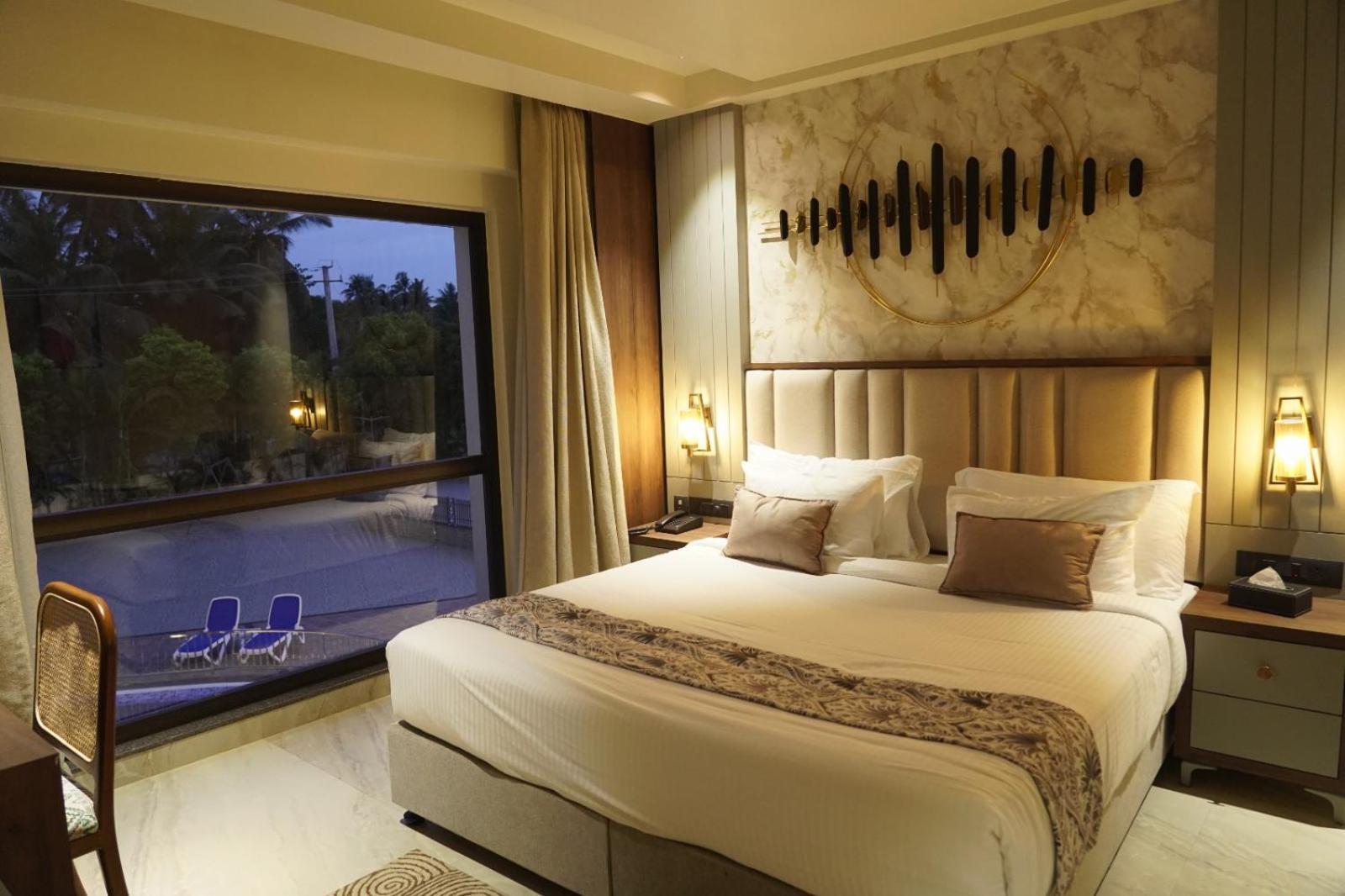 King Room with Pool View - Photo 1