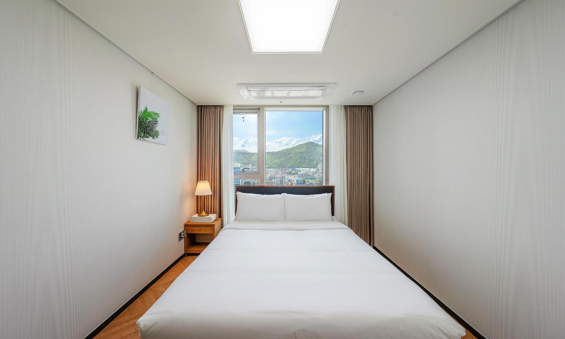 Executive Suite - Photo 3