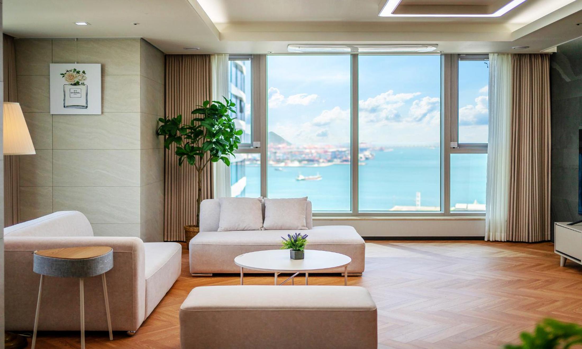 Executive Suite - Photo 10