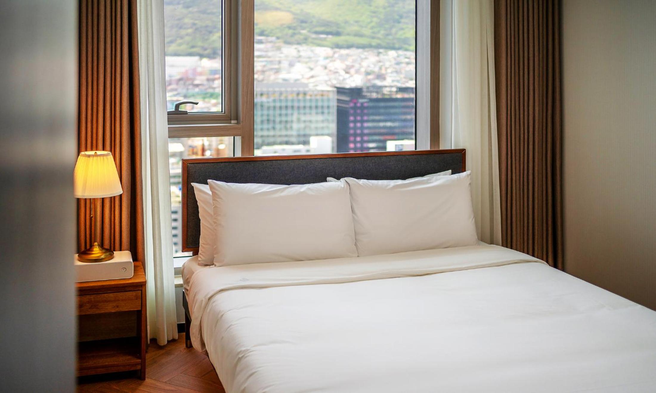 Executive Suite - Photo 12