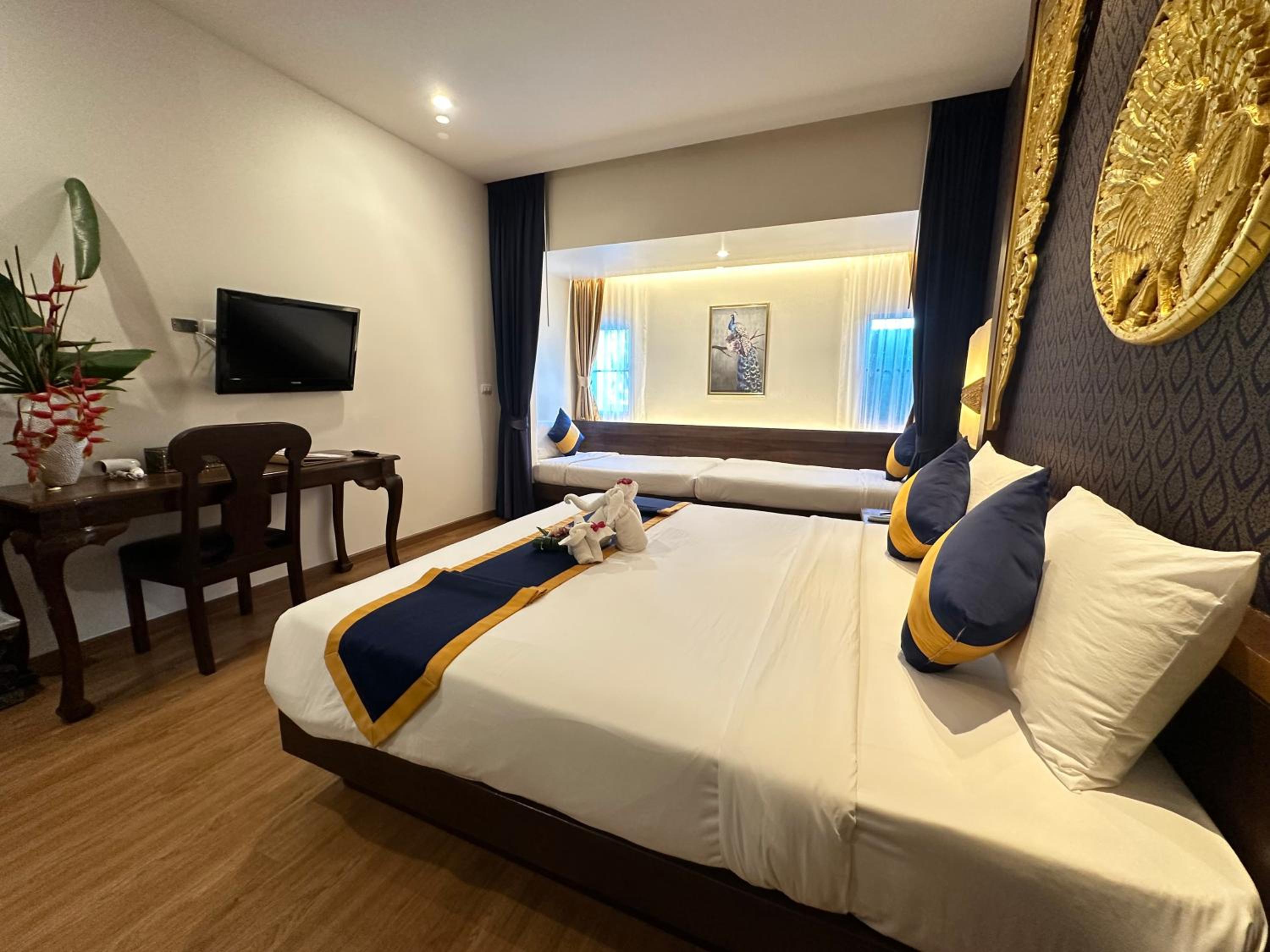 Relax in stylish comfort with a view!