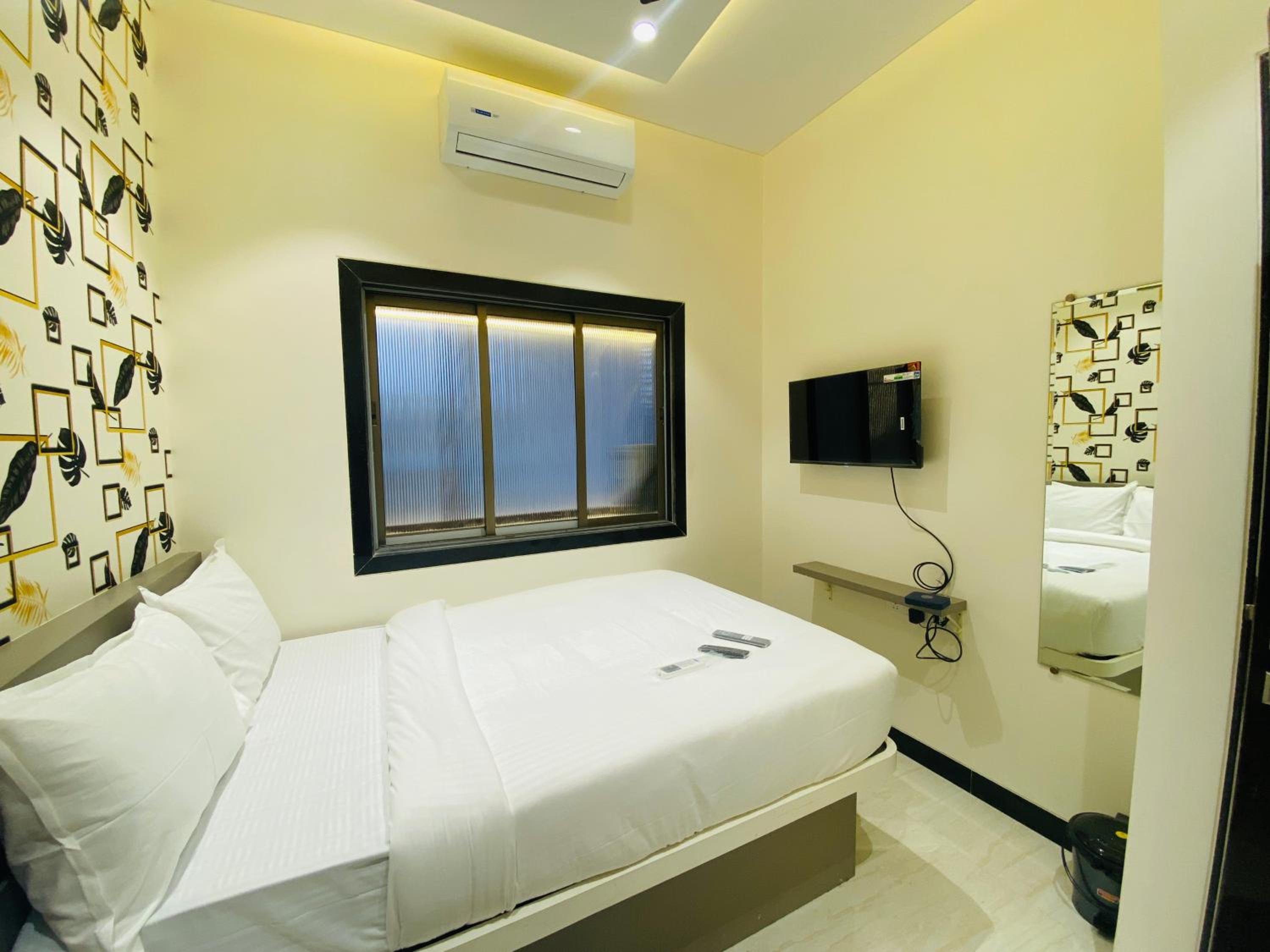 Deluxe Double Room - Photo 8