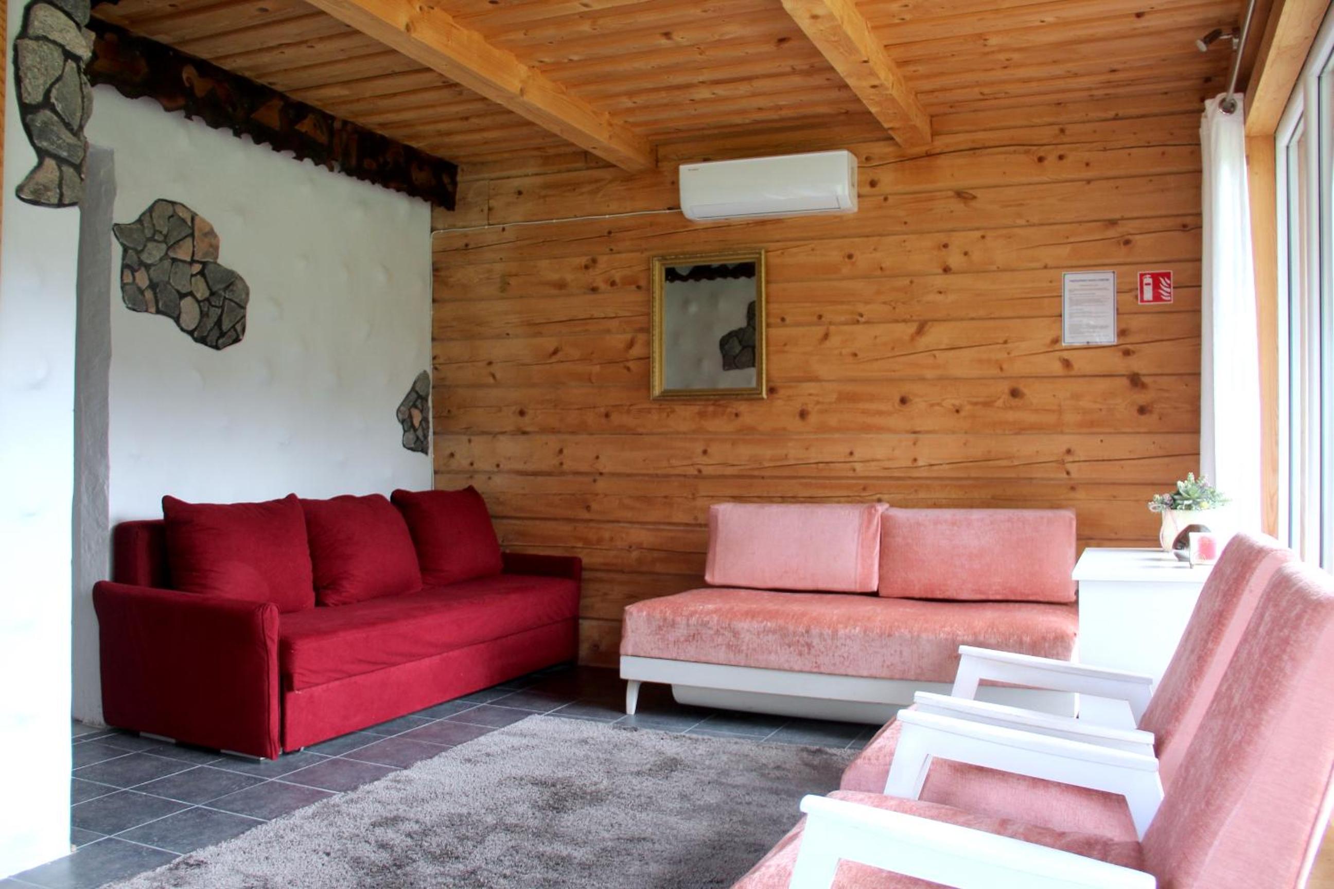 One-Bedroom House photo 1