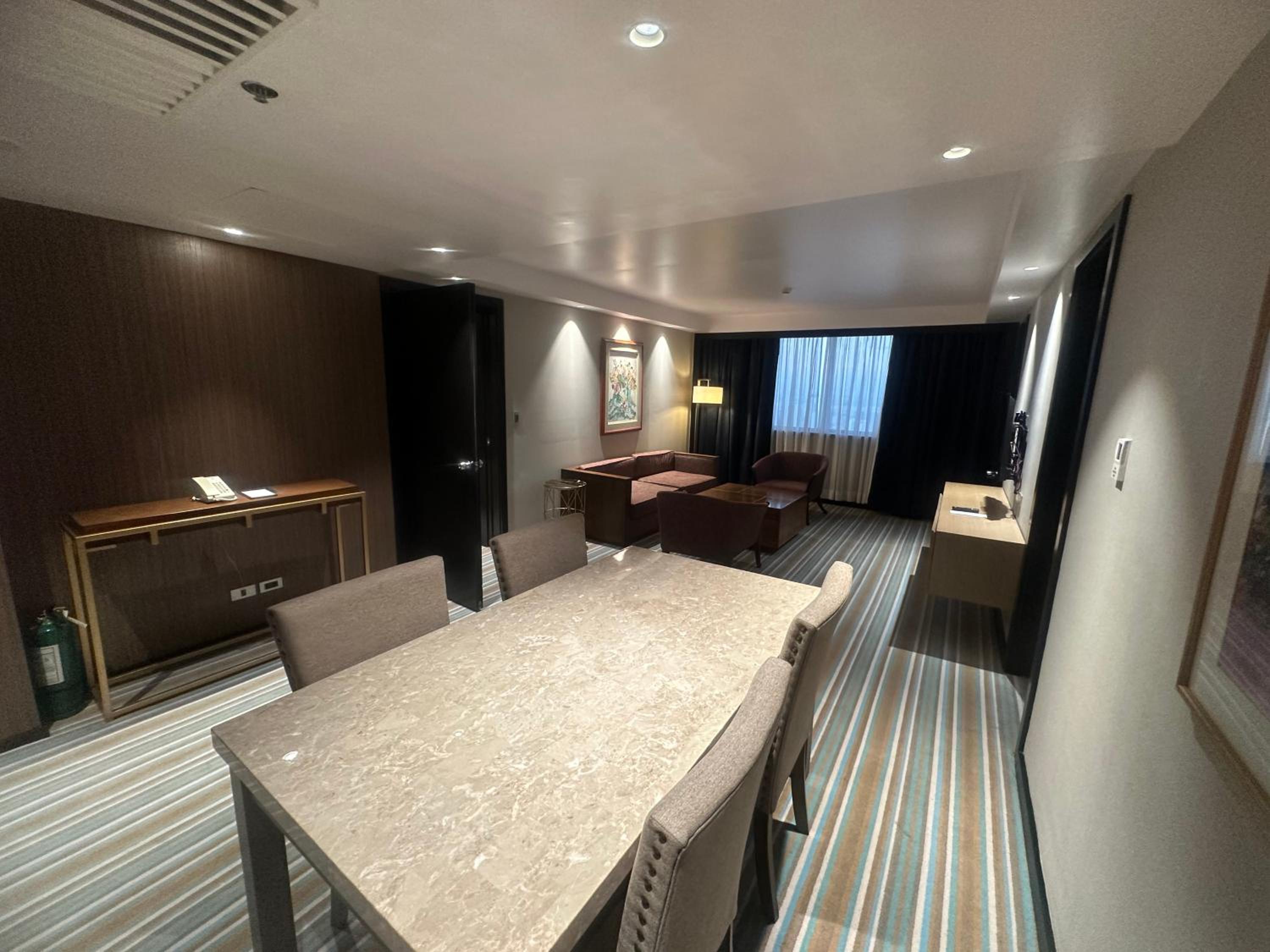 One-Bedroom Suite One-Bedroom Suite