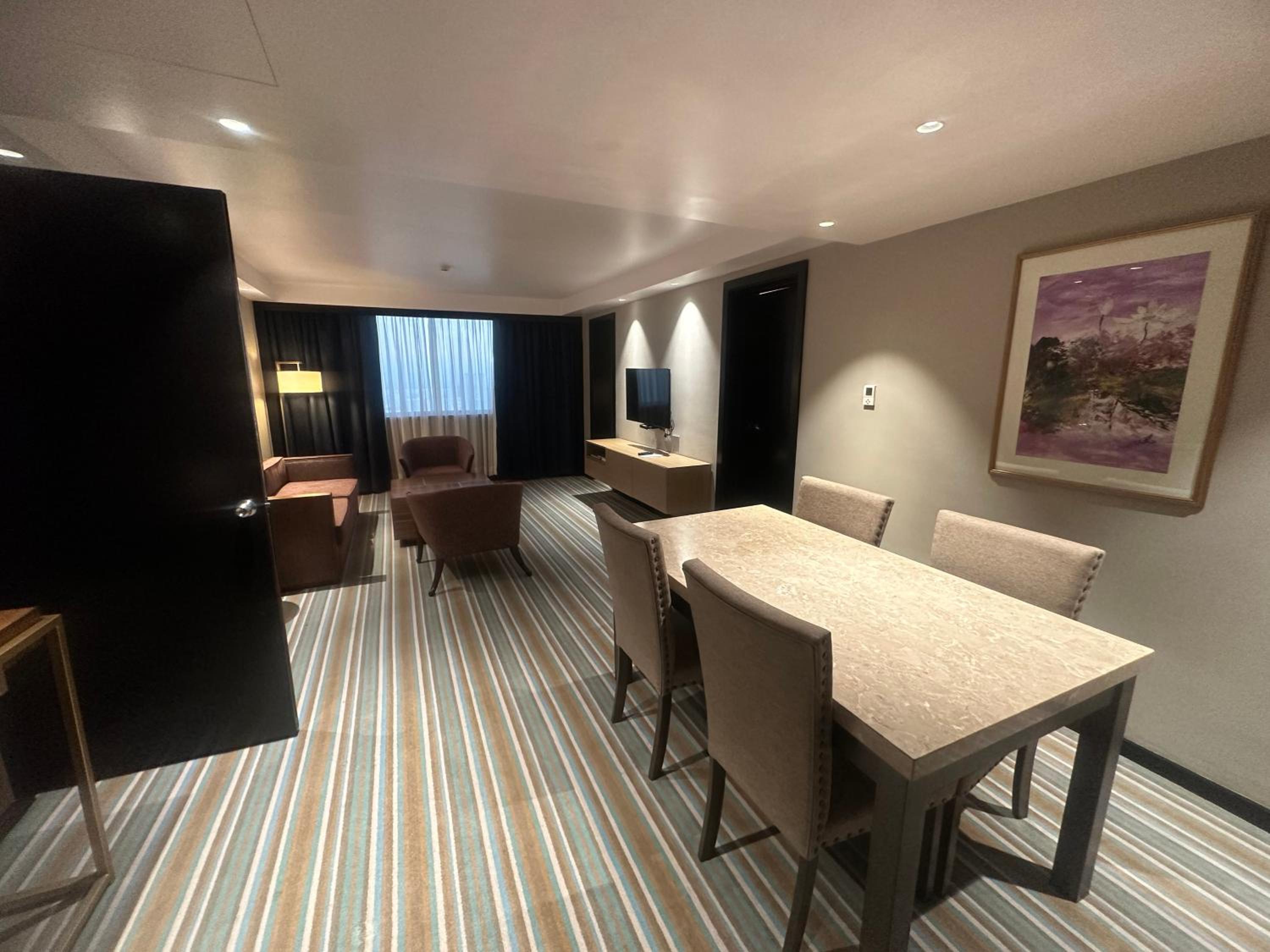 One-Bedroom Suite One-Bedroom Suite