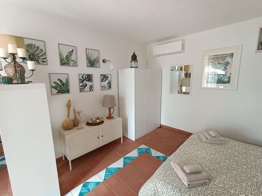 One-Bedroom House photo 1