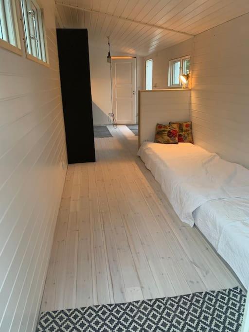 One-Bedroom House photo 1