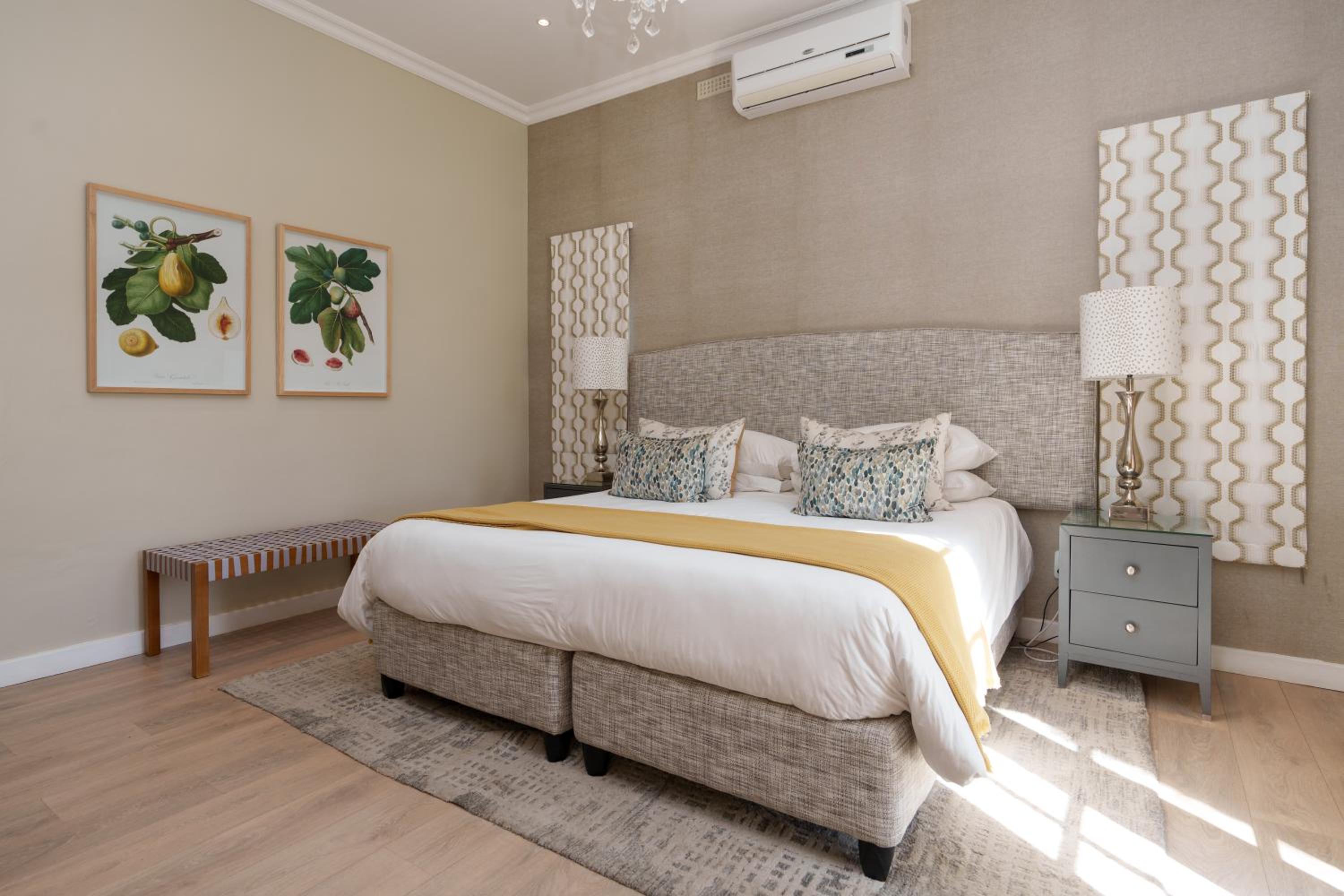 Manor Room with Pool View photo 2