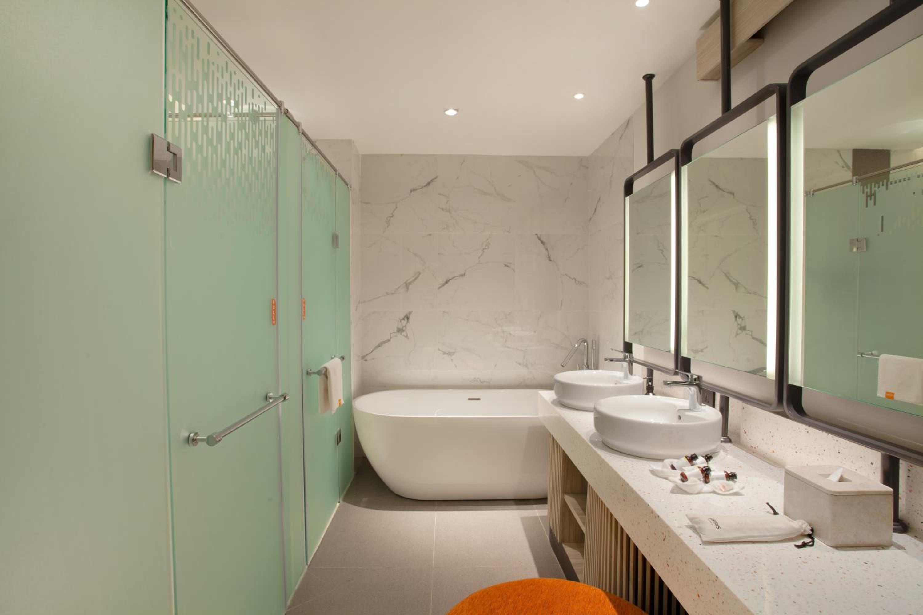 Suite - Photo 4