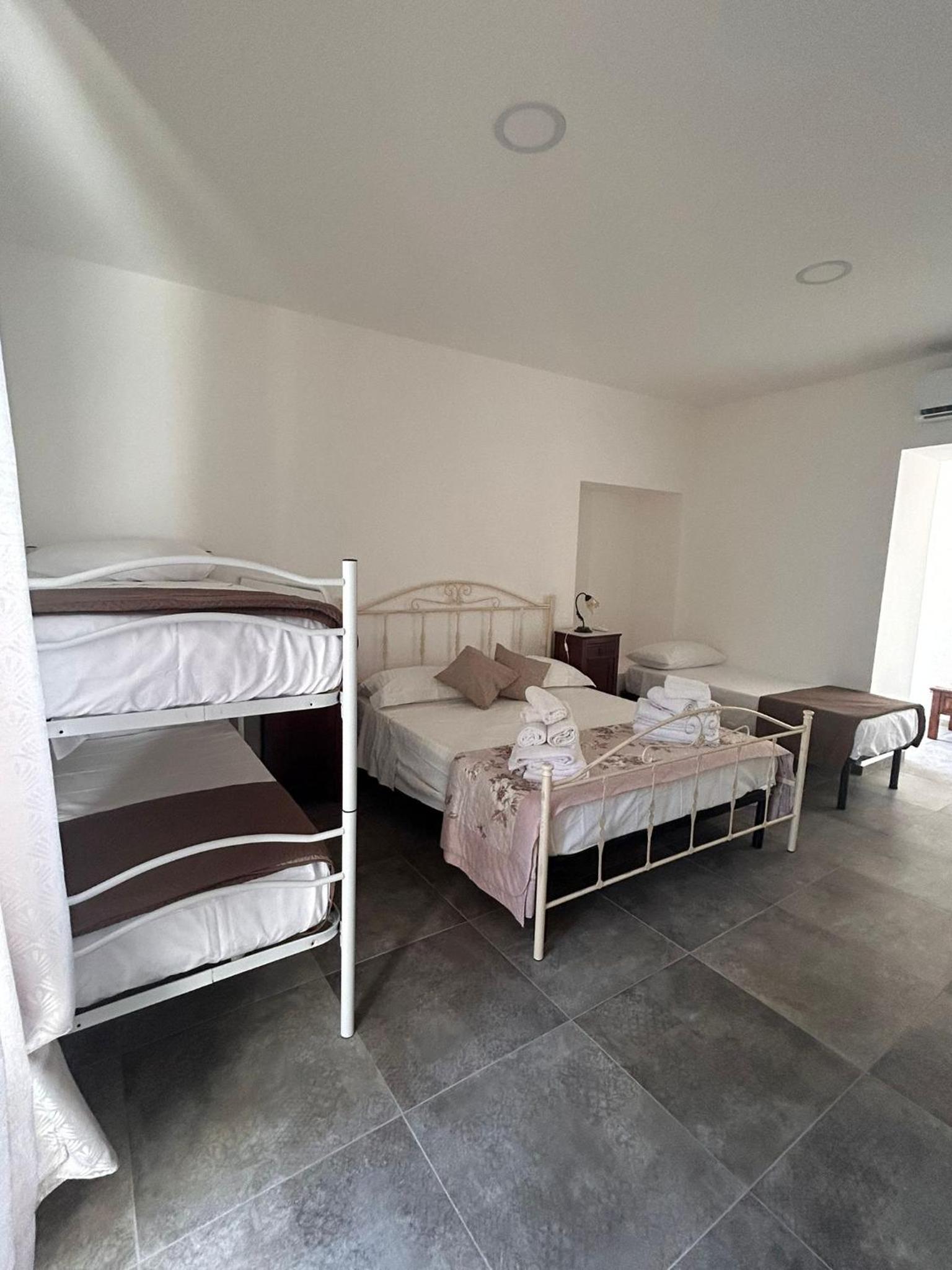 Large Double Room photo 1
