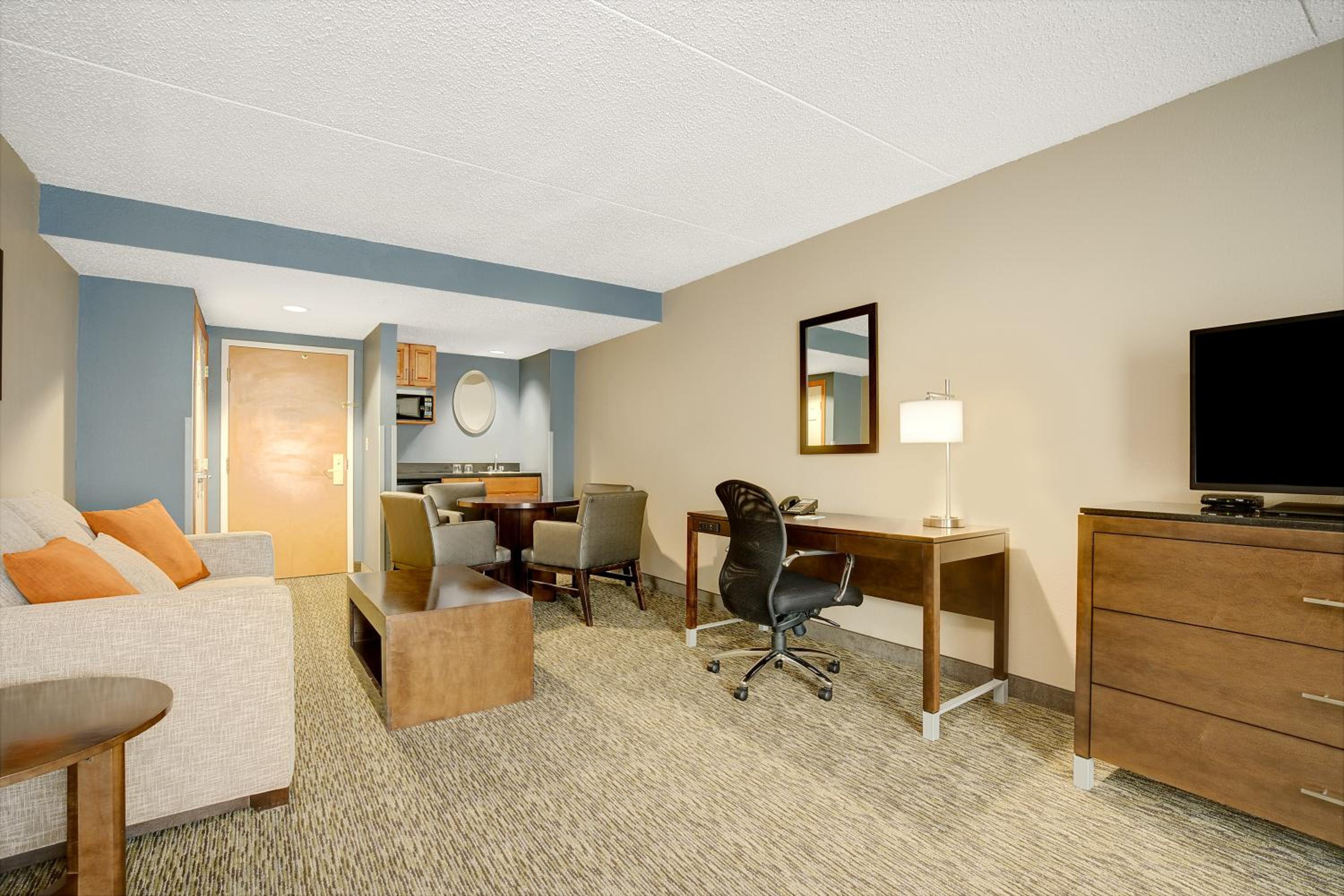 King Suite with Spa Bath - Non-Smoking - Photo 4