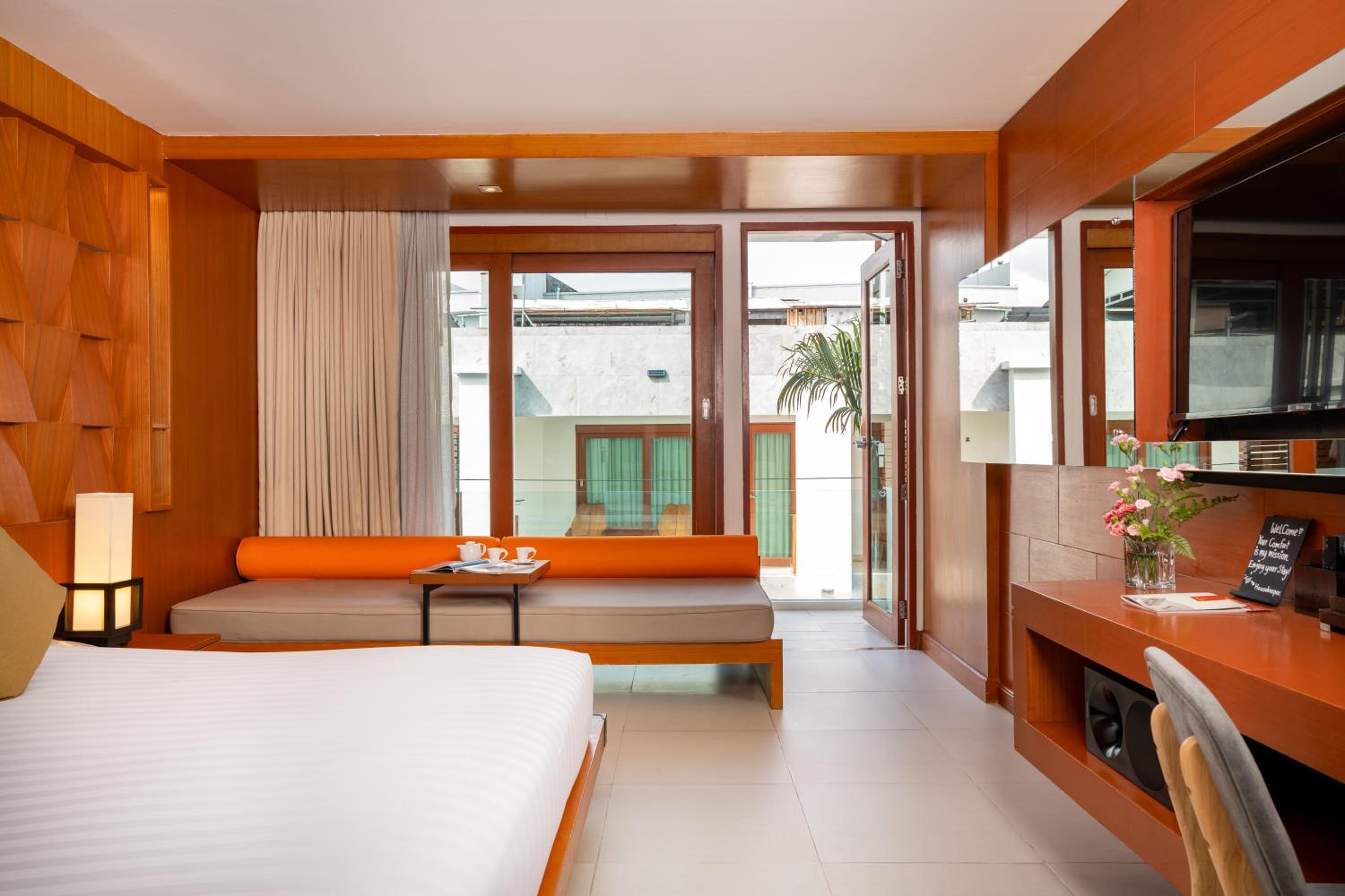 Deluxe Double Room Pool View with Daily Complimentary Mini-bar - Photo 6