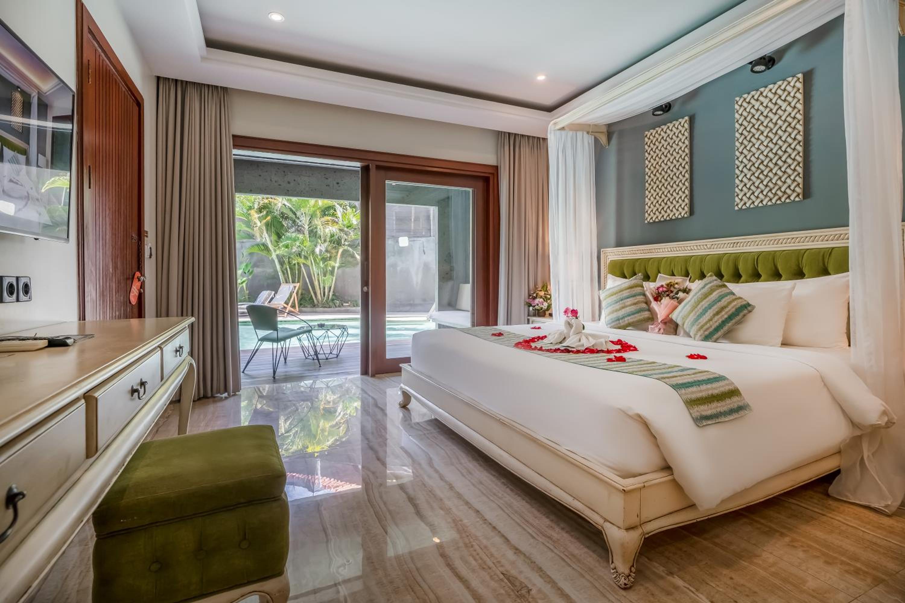 Honeymoon Suite with Lagoon Access photo 2
