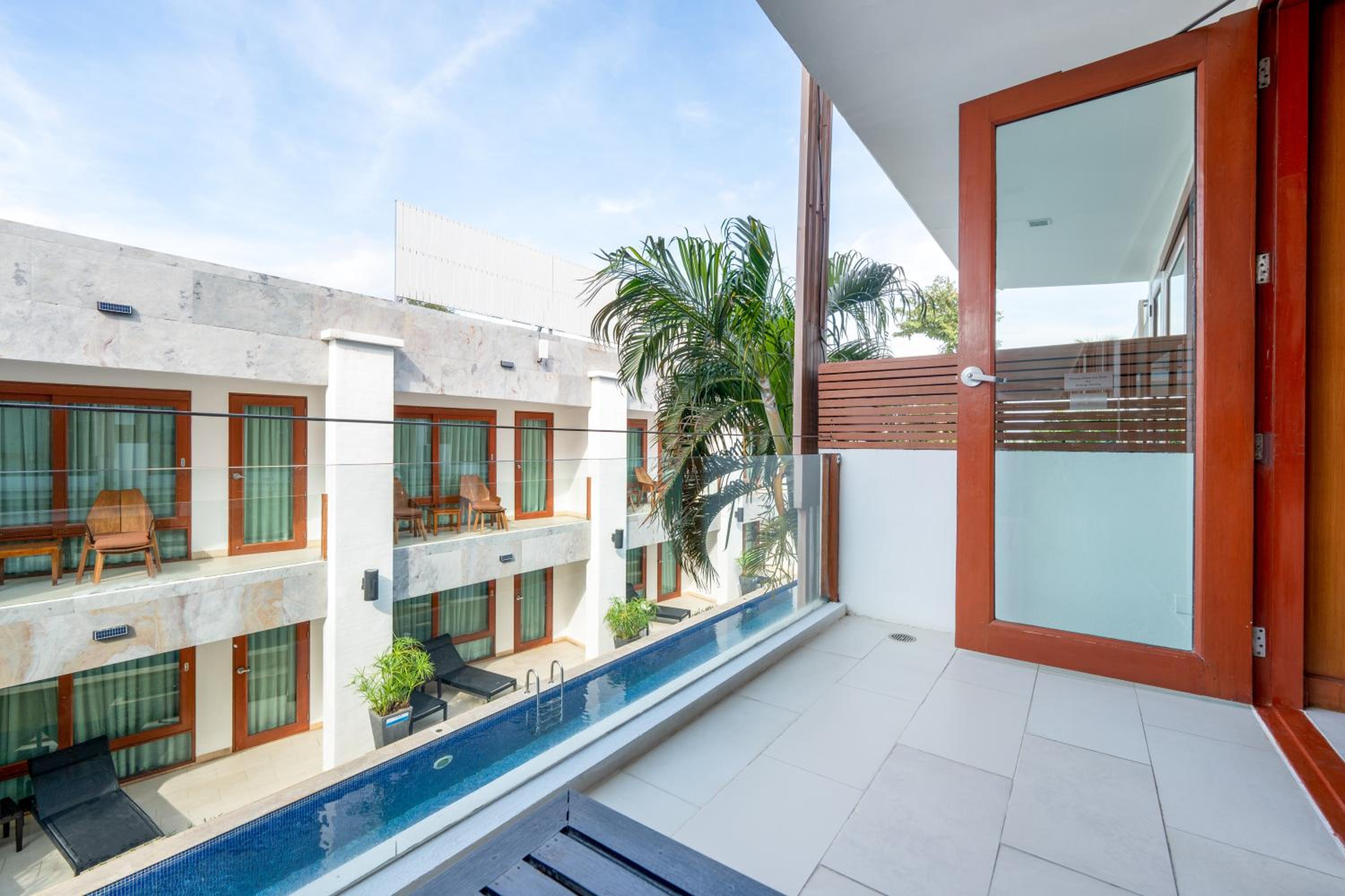 Deluxe Double Room Pool View with Daily Complimentary Mini-bar - Photo 9