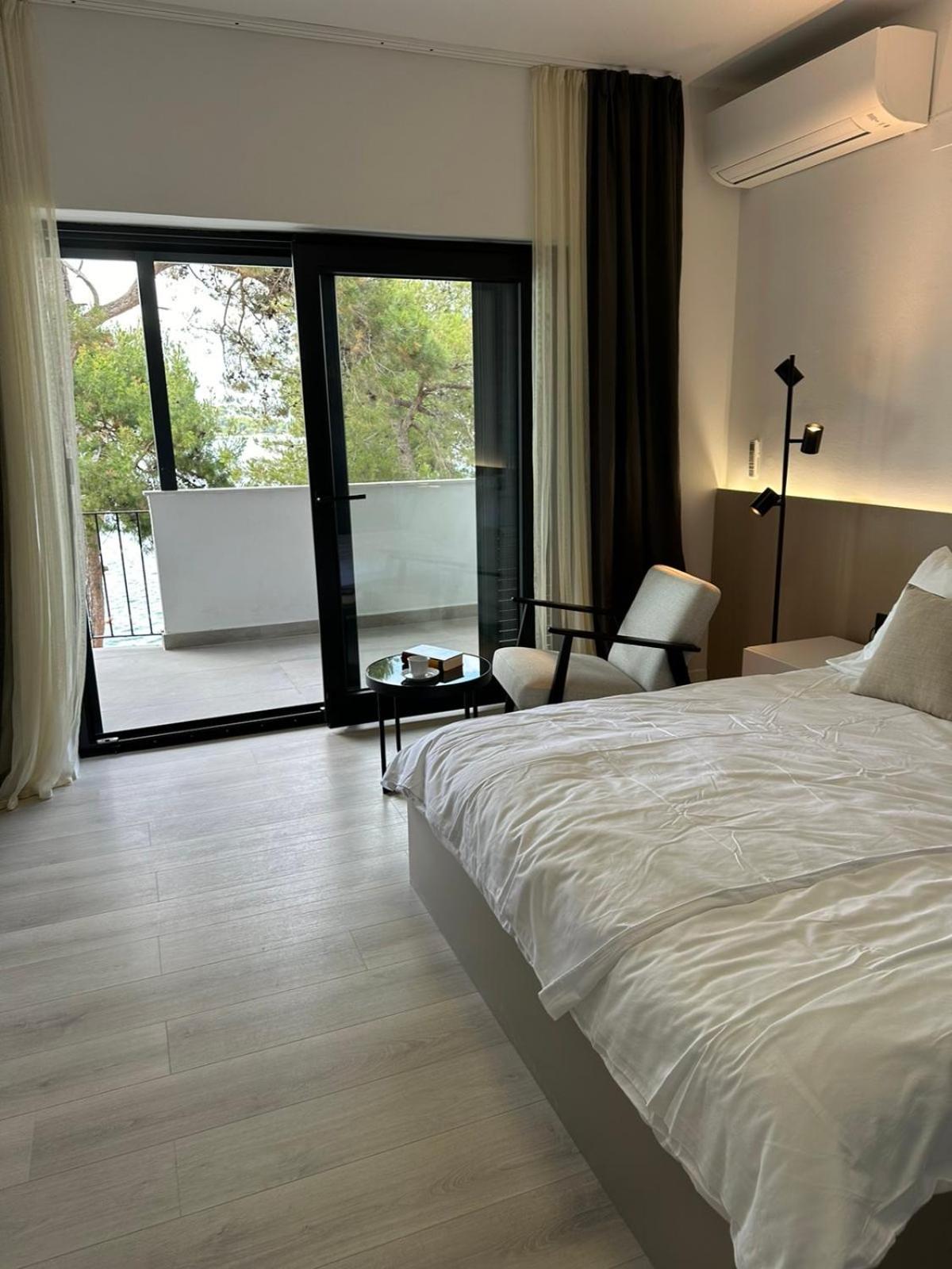 One-Bedroom Apartment with Sea View and Balcony