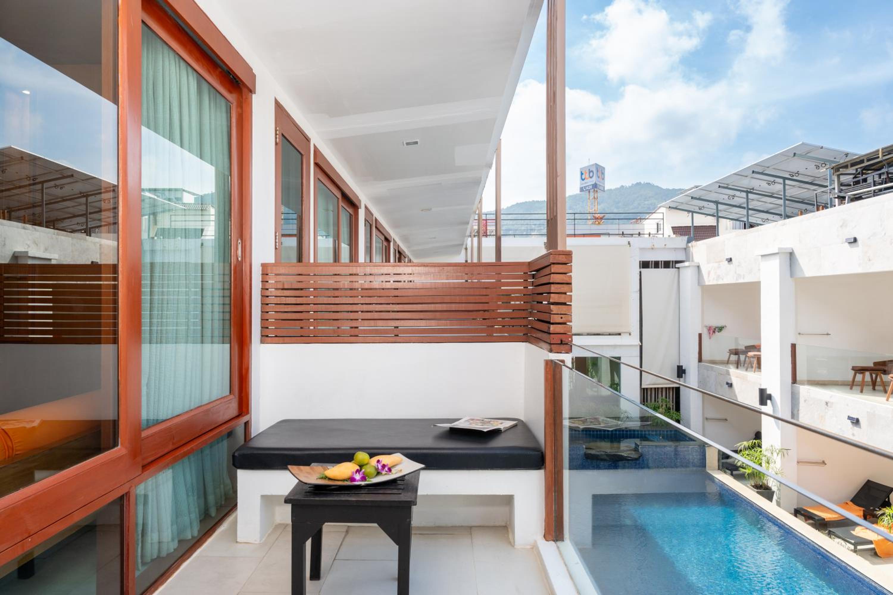 Deluxe Double Room Pool View with Daily Complimentary Mini-bar - Photo 11