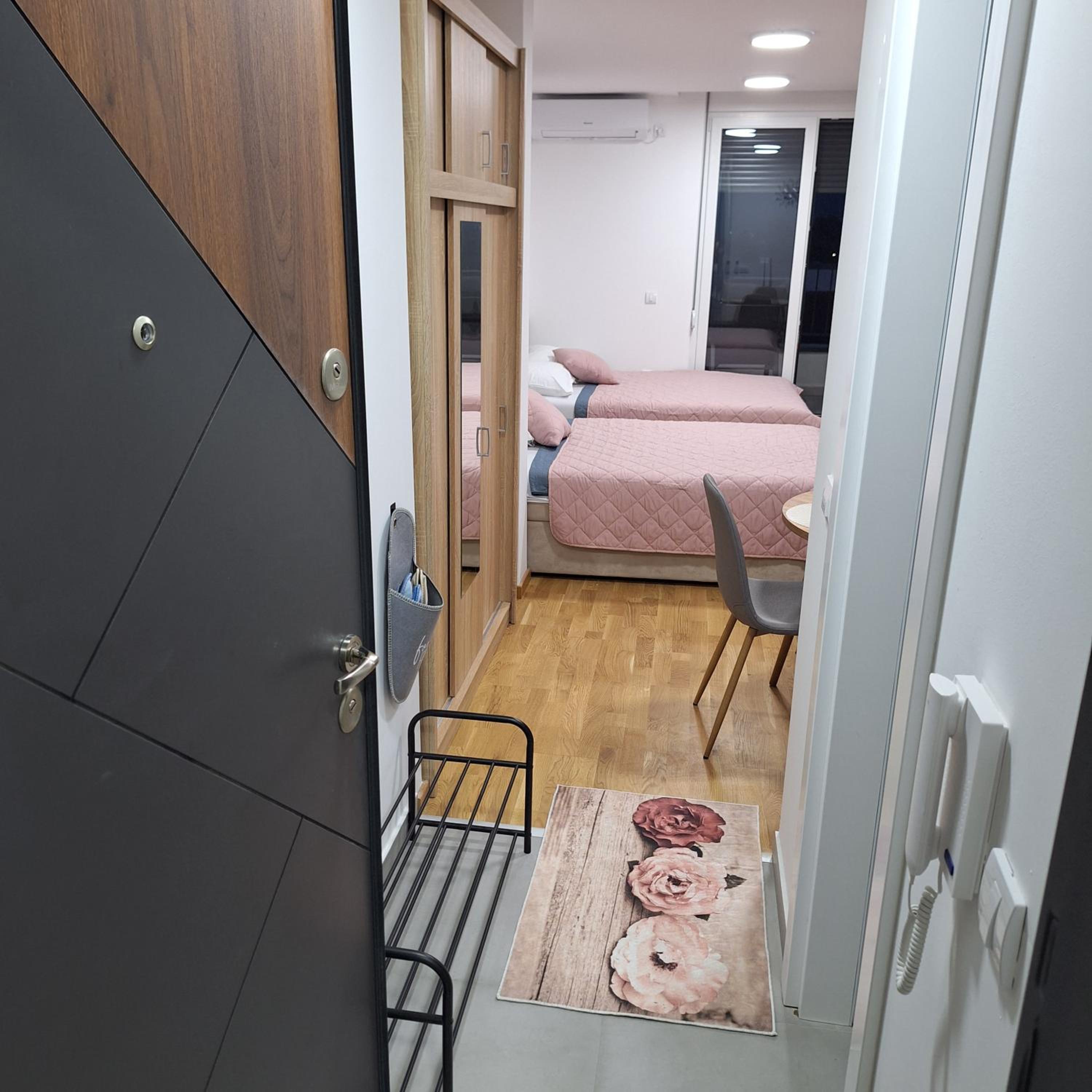 One-Bedroom Apartment photo 3