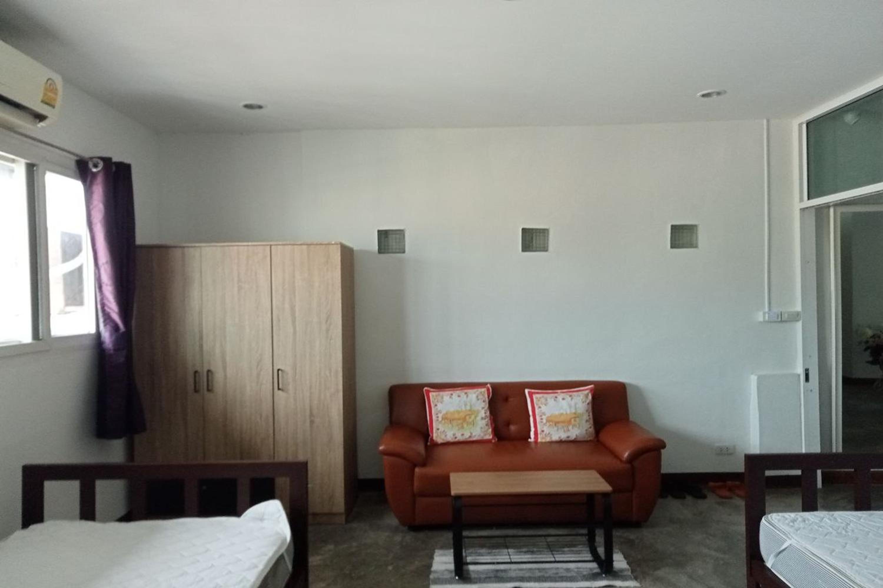 Family Room with Private Bathroom photo 3