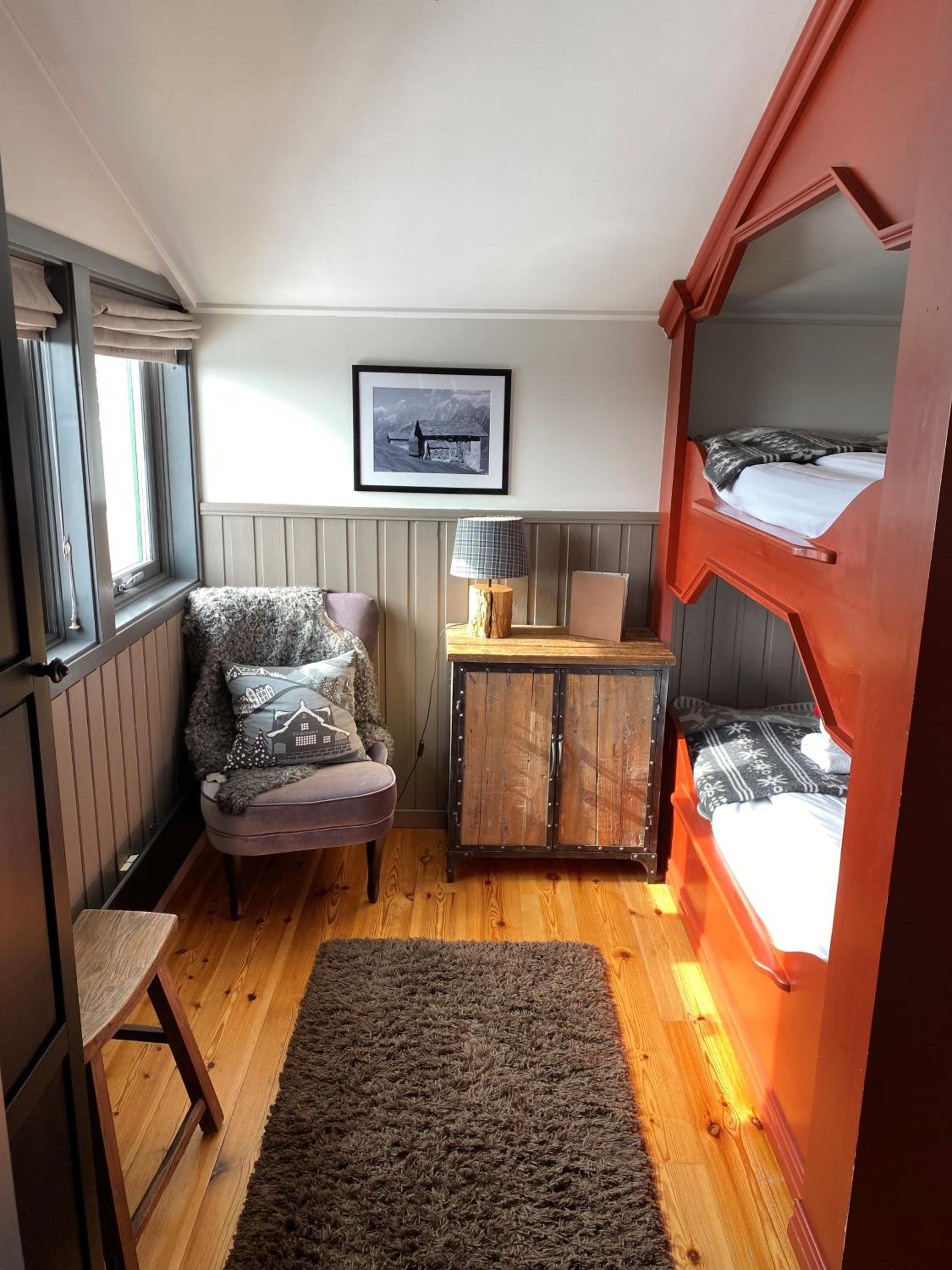 Twin Room with Shared Bathroom photo 3