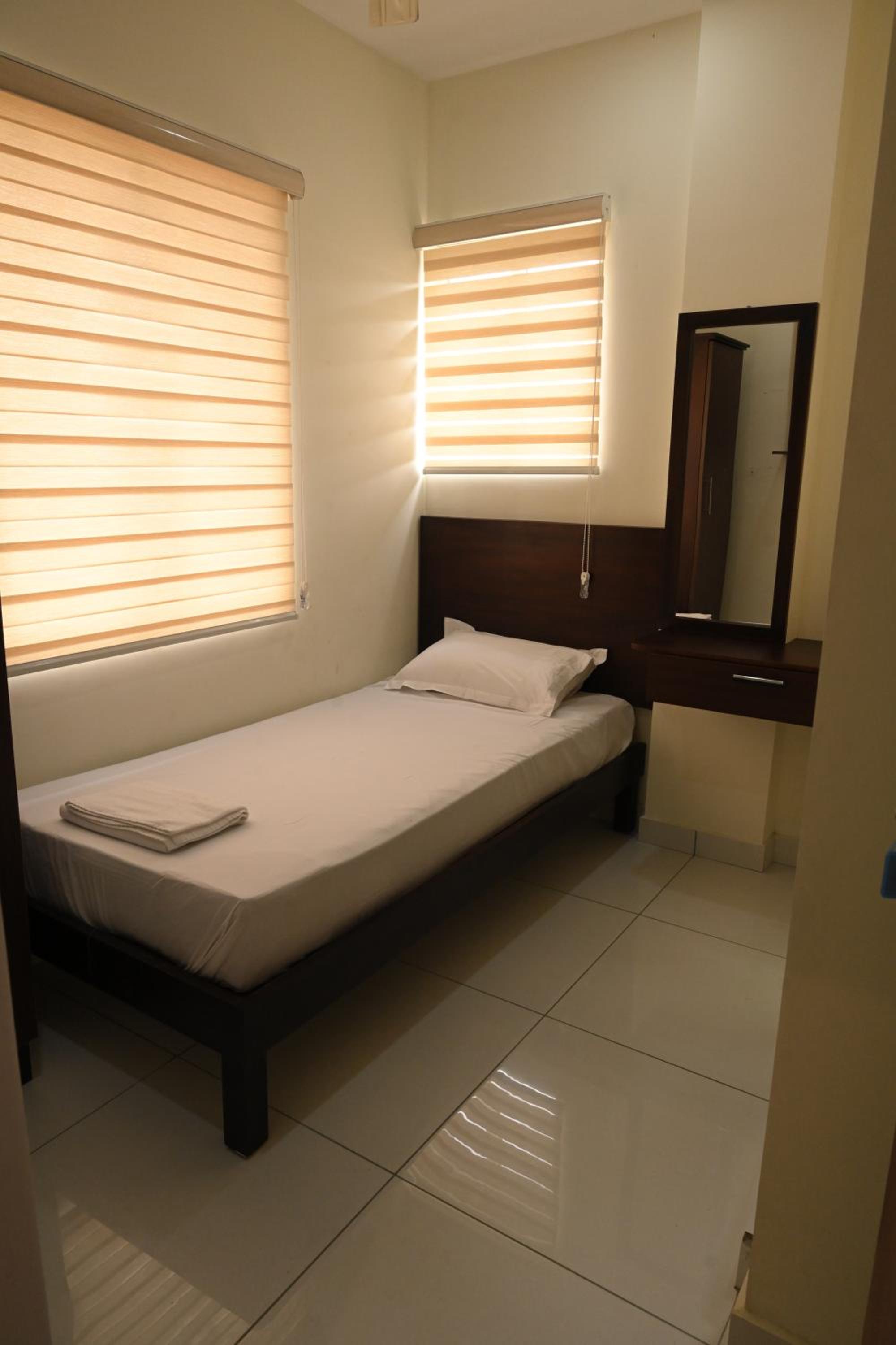 Single Room with Private Bathroom photo 2