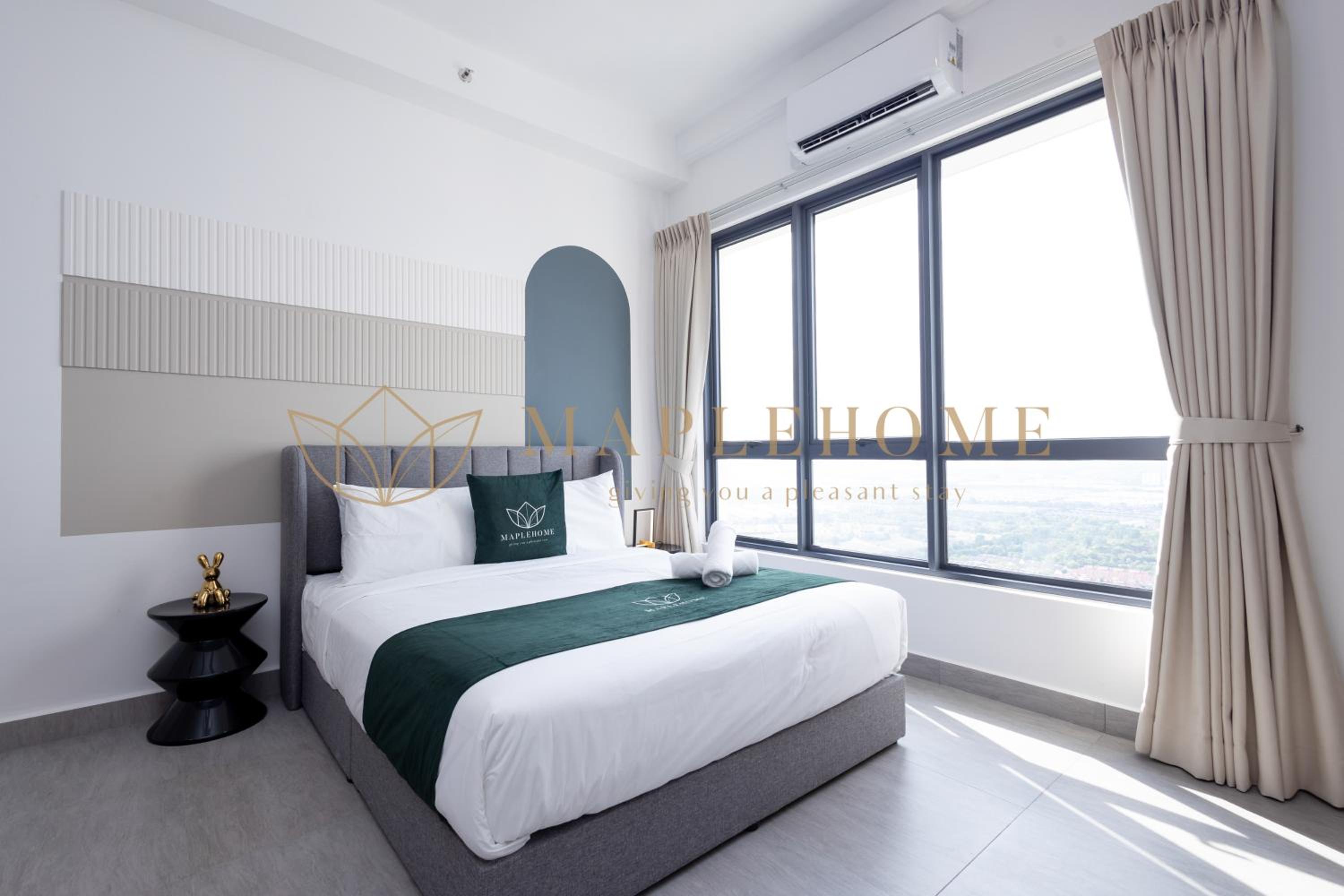 Deluxe Queen Suite - Photo 10