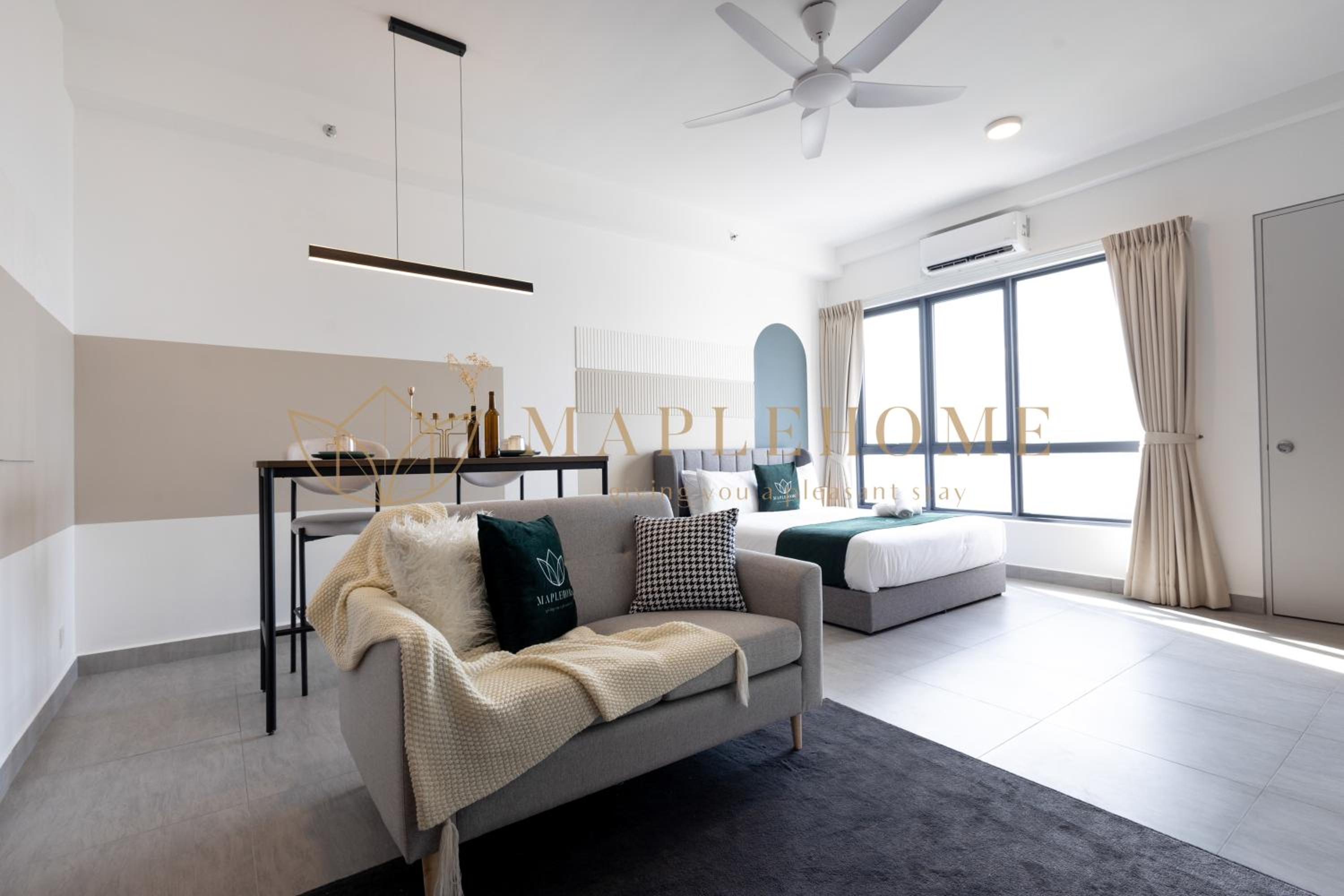 Deluxe Queen Suite - Photo 12