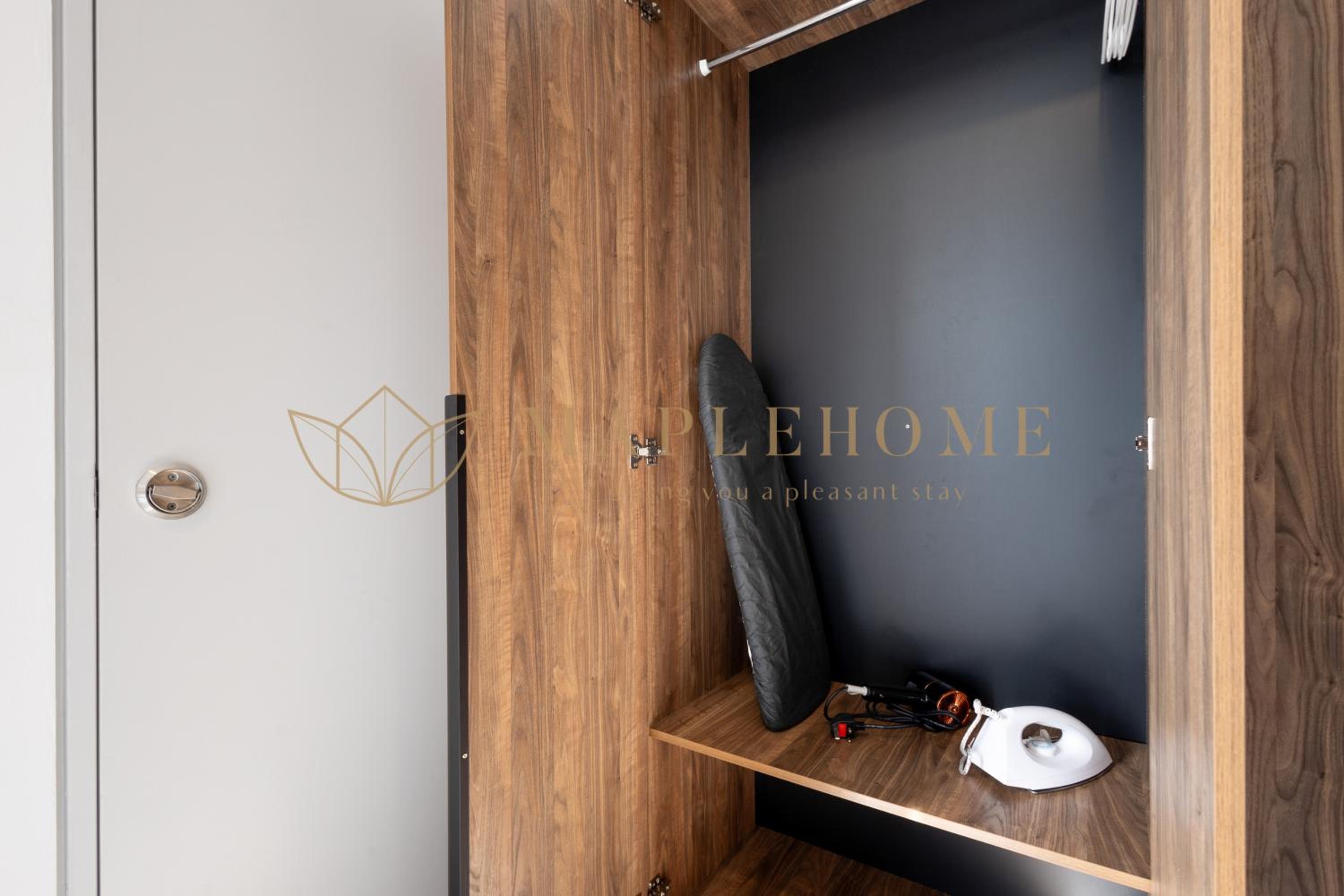 Deluxe Queen Suite - Photo 15