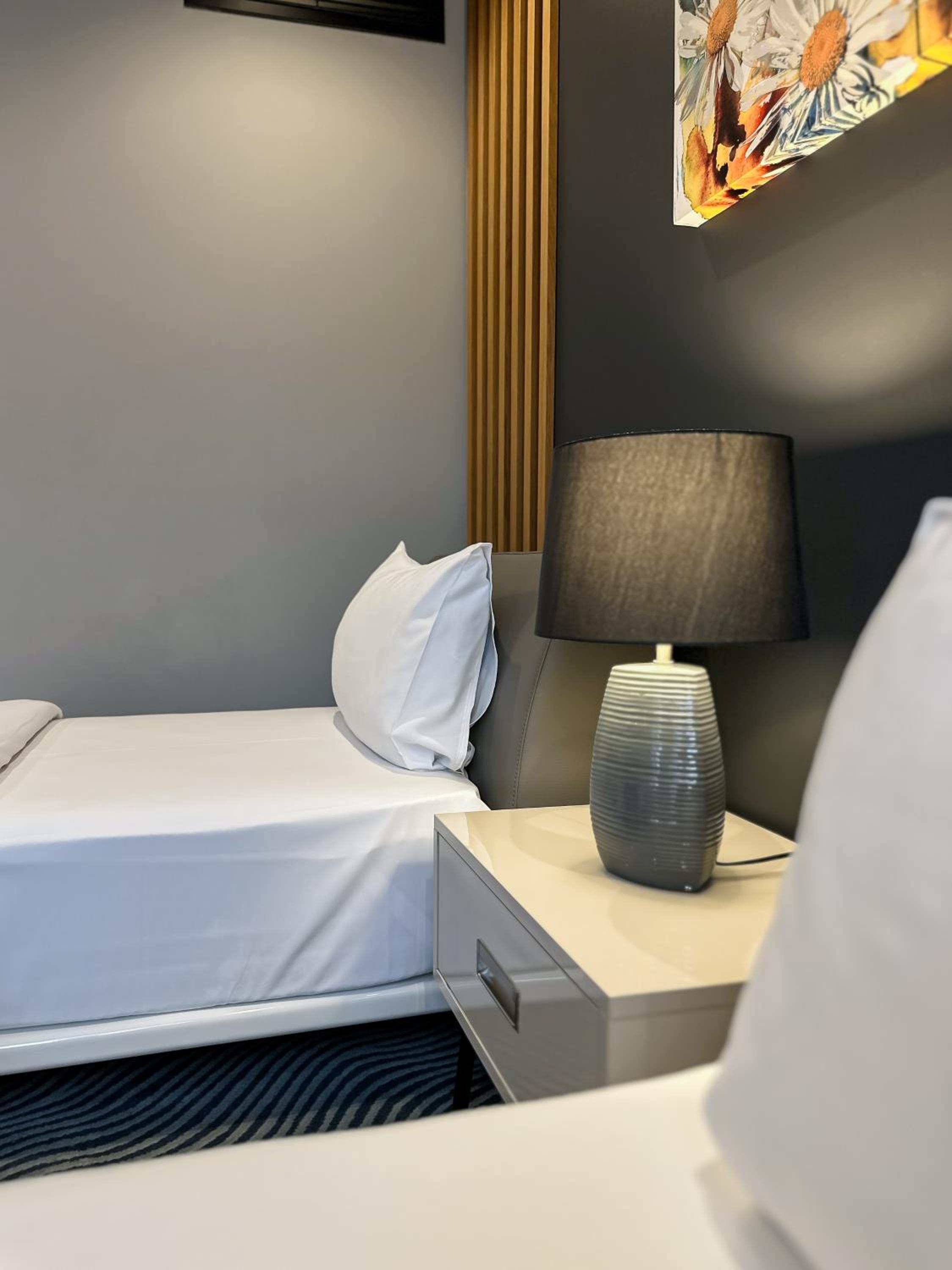 Standard Twin Room - Photo 6