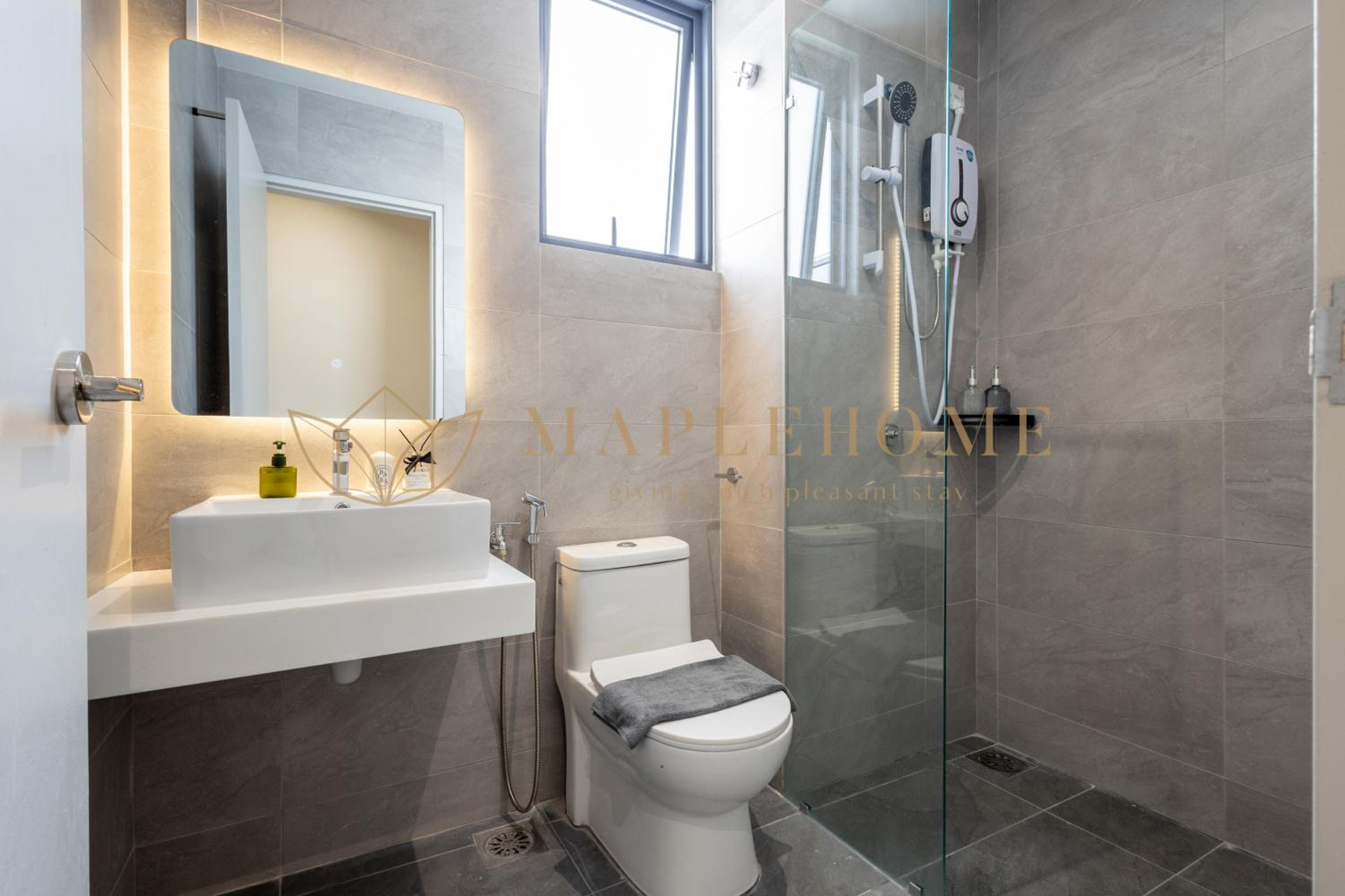 Deluxe Three-Bedroom Suite - Photo 8