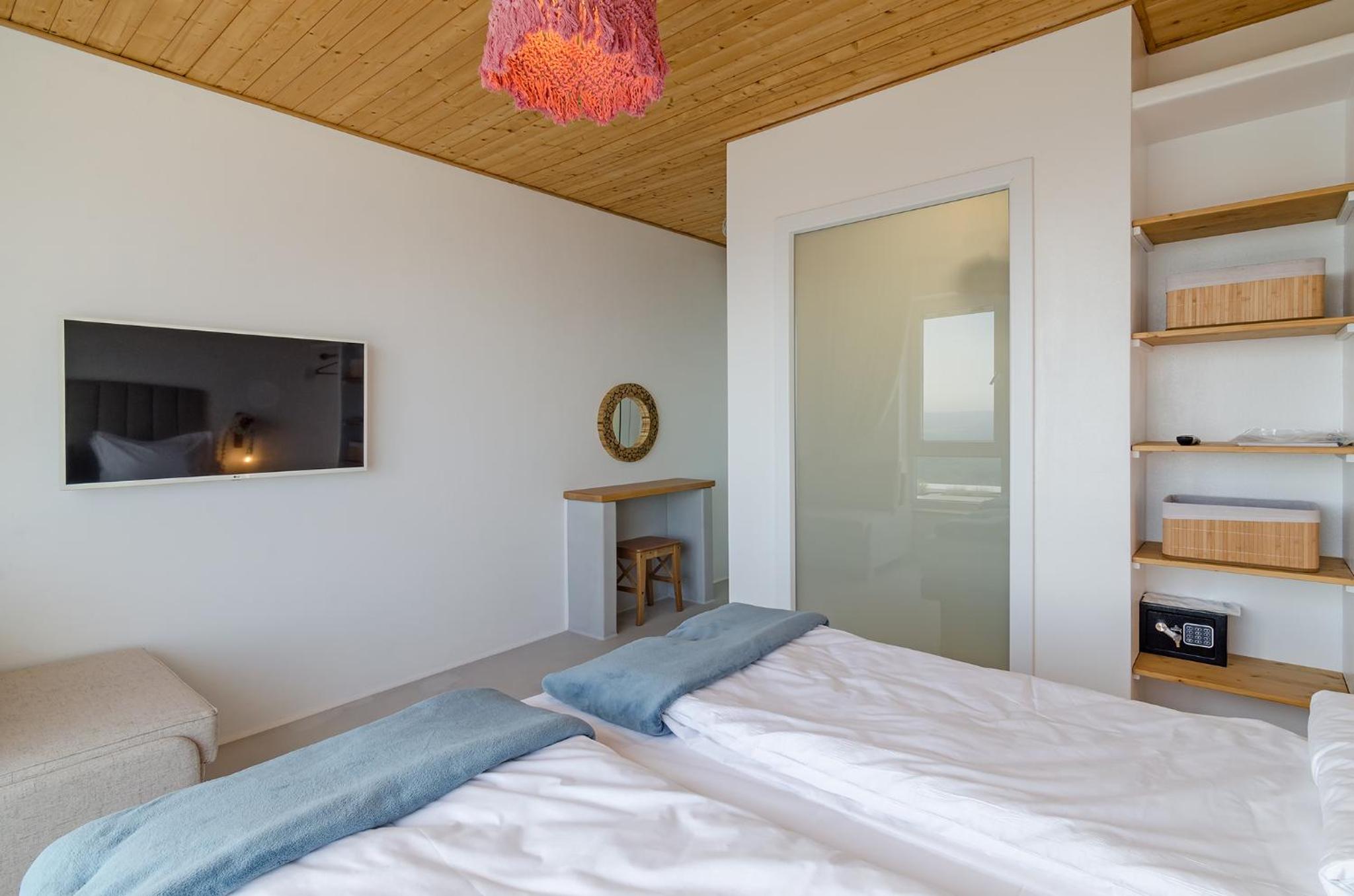 Three-Bedroom Apartment with Sea View photo 2