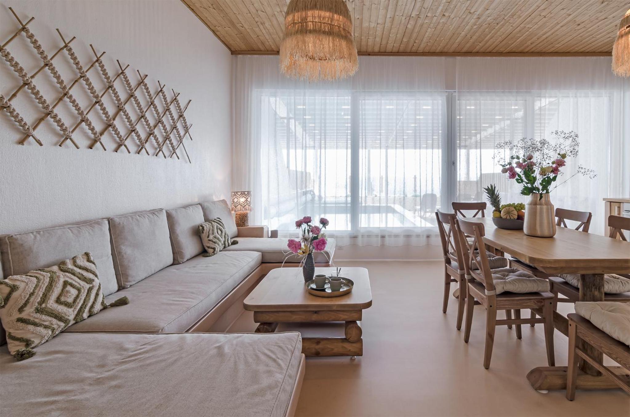 Three-Bedroom Apartment with Sea View photo 2
