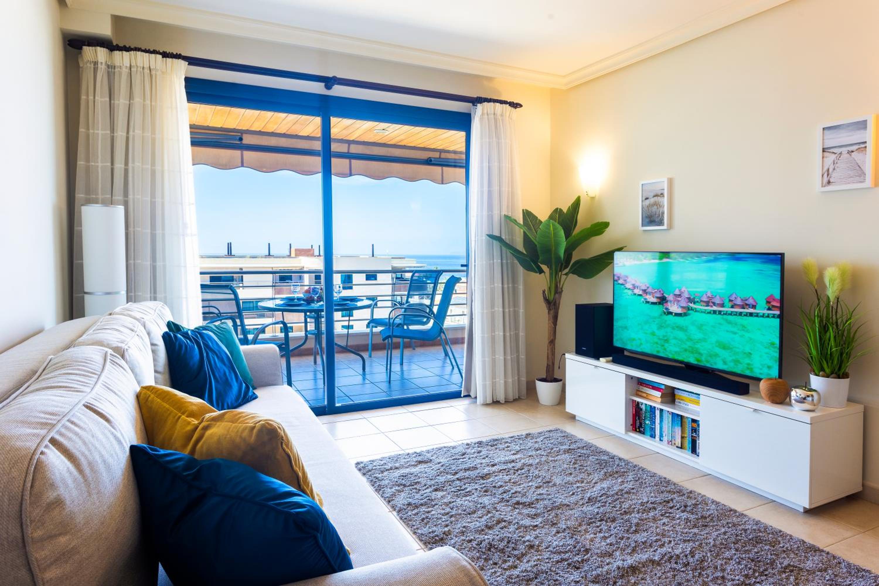 Two-Bedroom Apartment with Terrace and Sea View photo 3